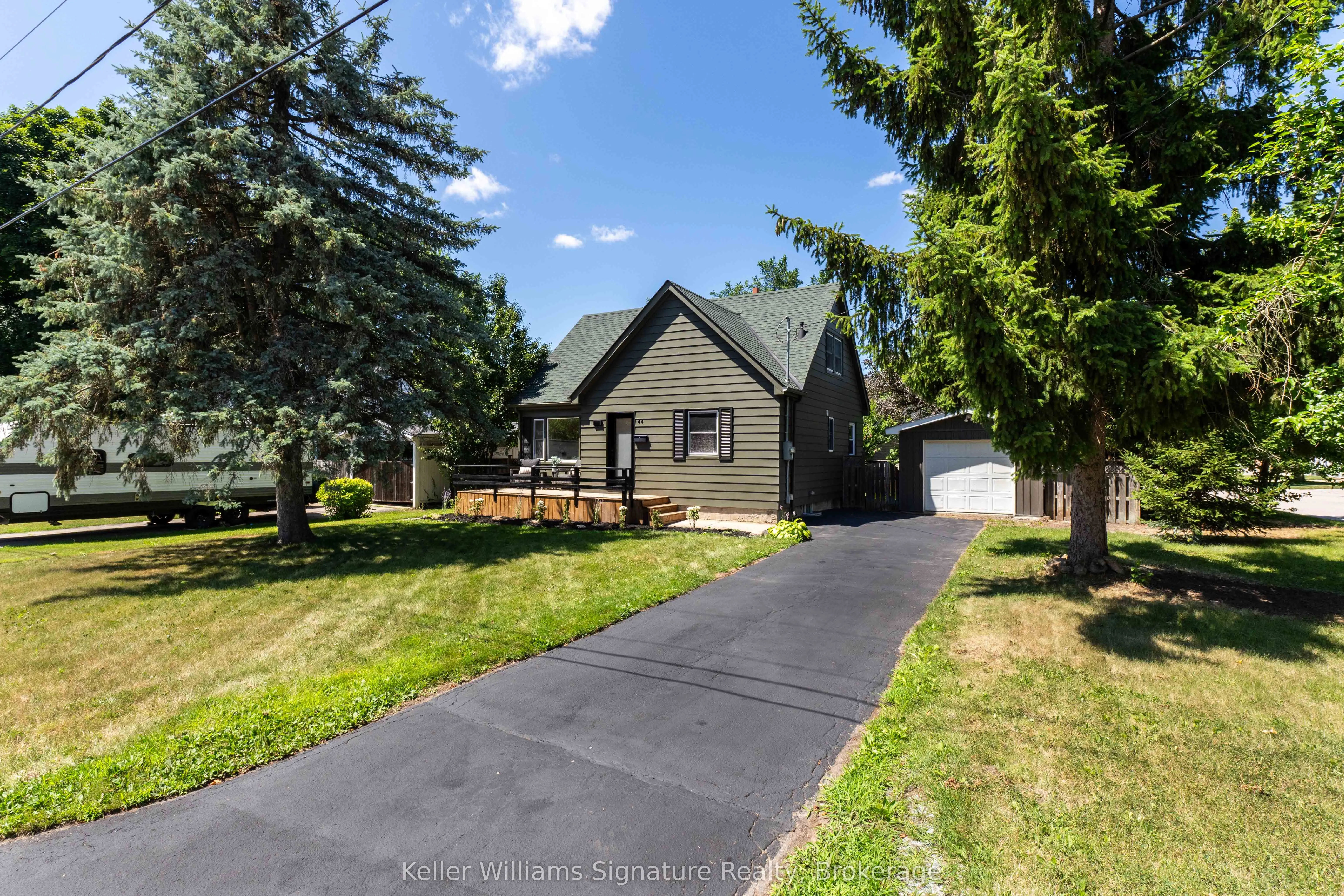 44 Grove Crescent