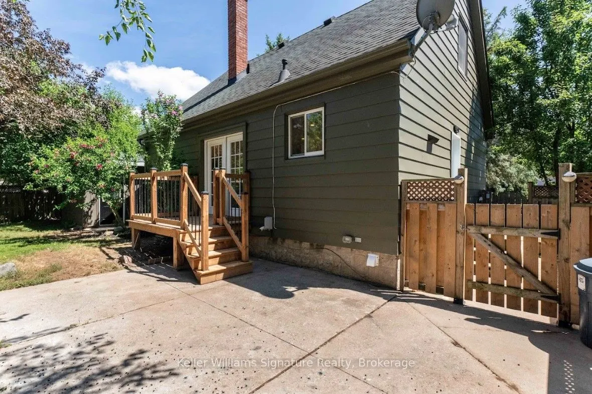 44 Grove Crescent