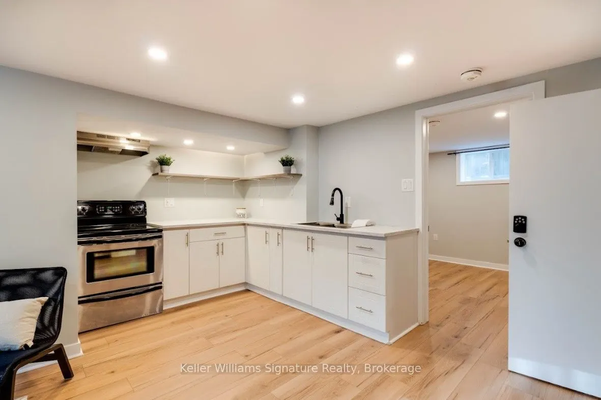 44 Grove Crescent