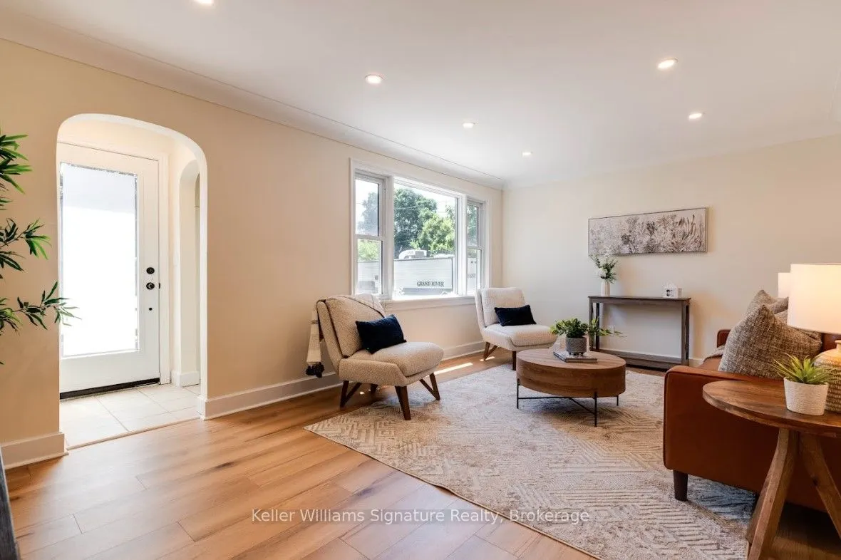 44 Grove Crescent