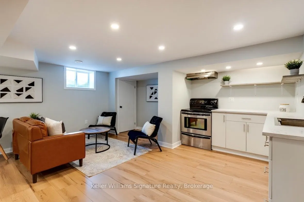 44 Grove Crescent