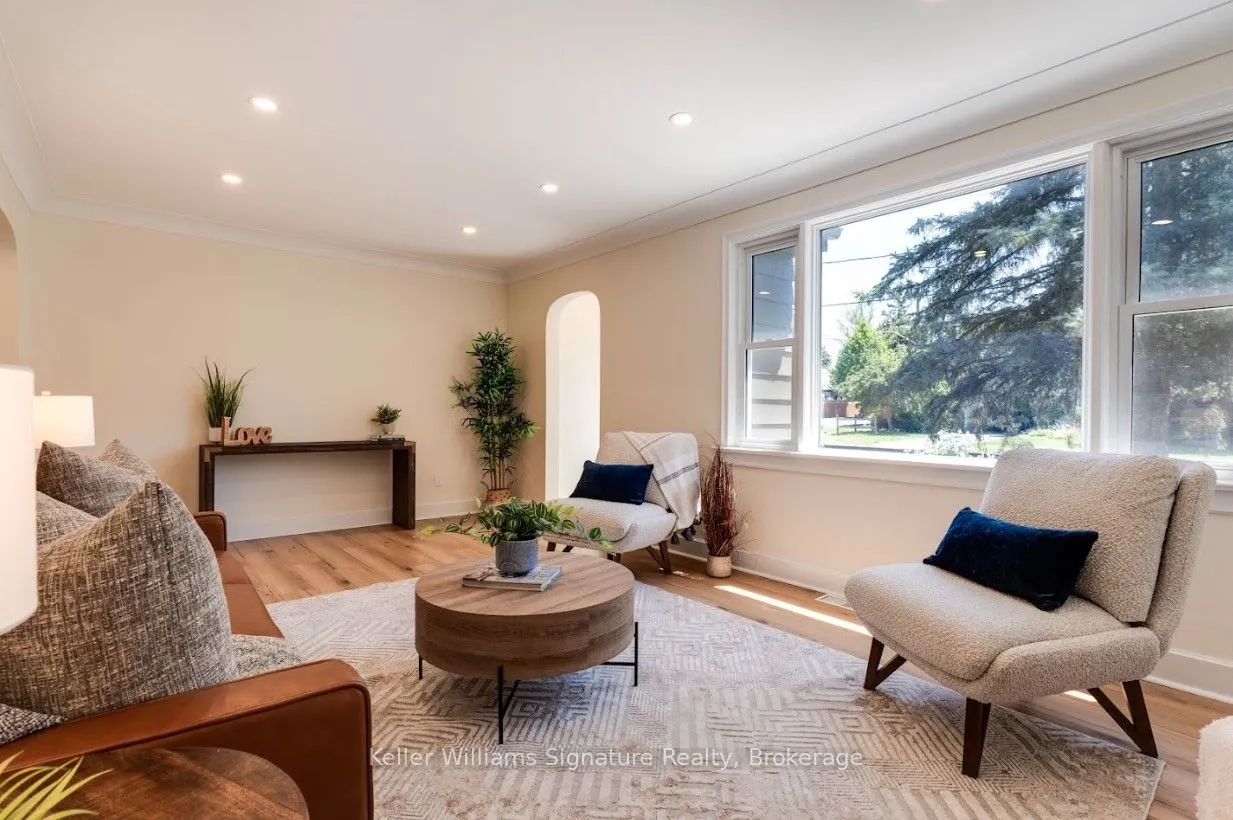 44 Grove Crescent