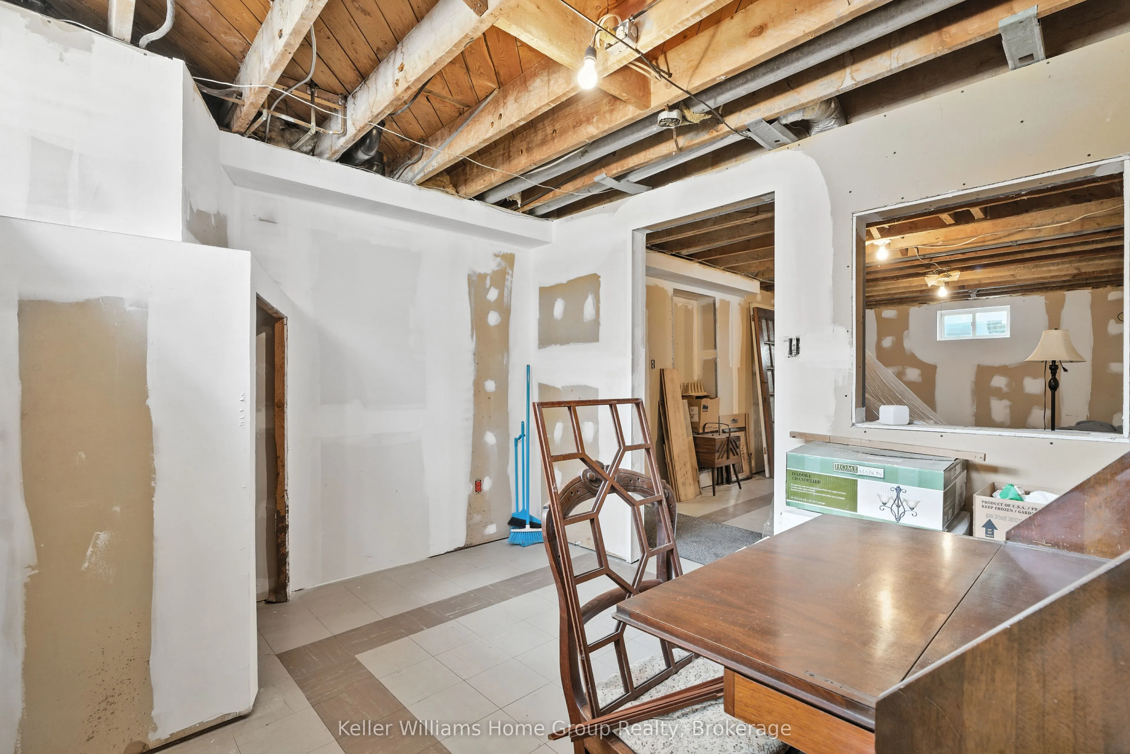 4 Western Avenue