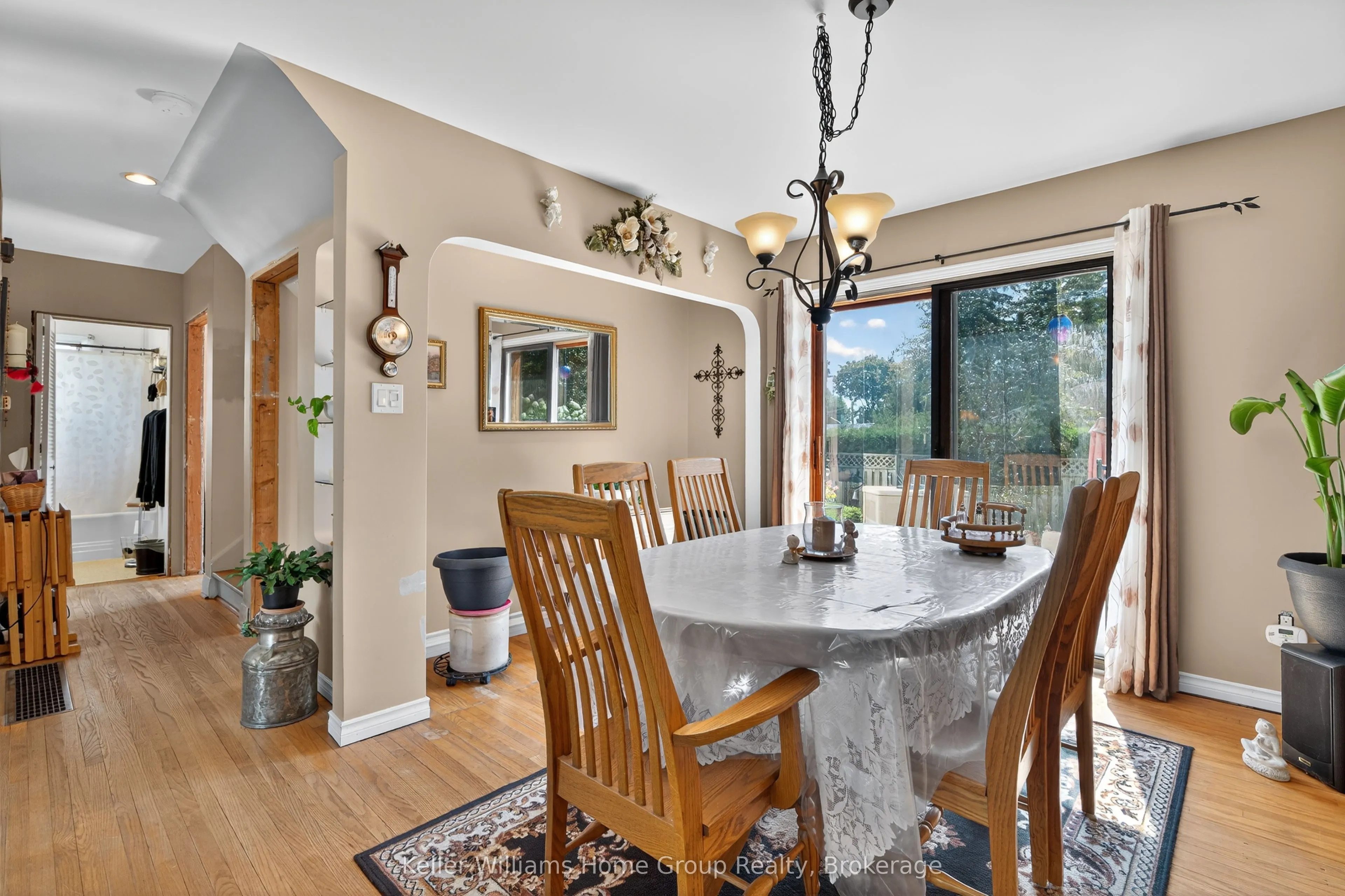 4 Western Avenue