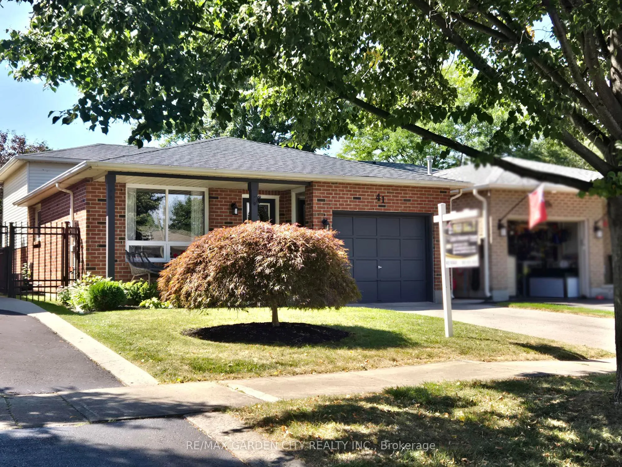 41 SANDRA Crescent