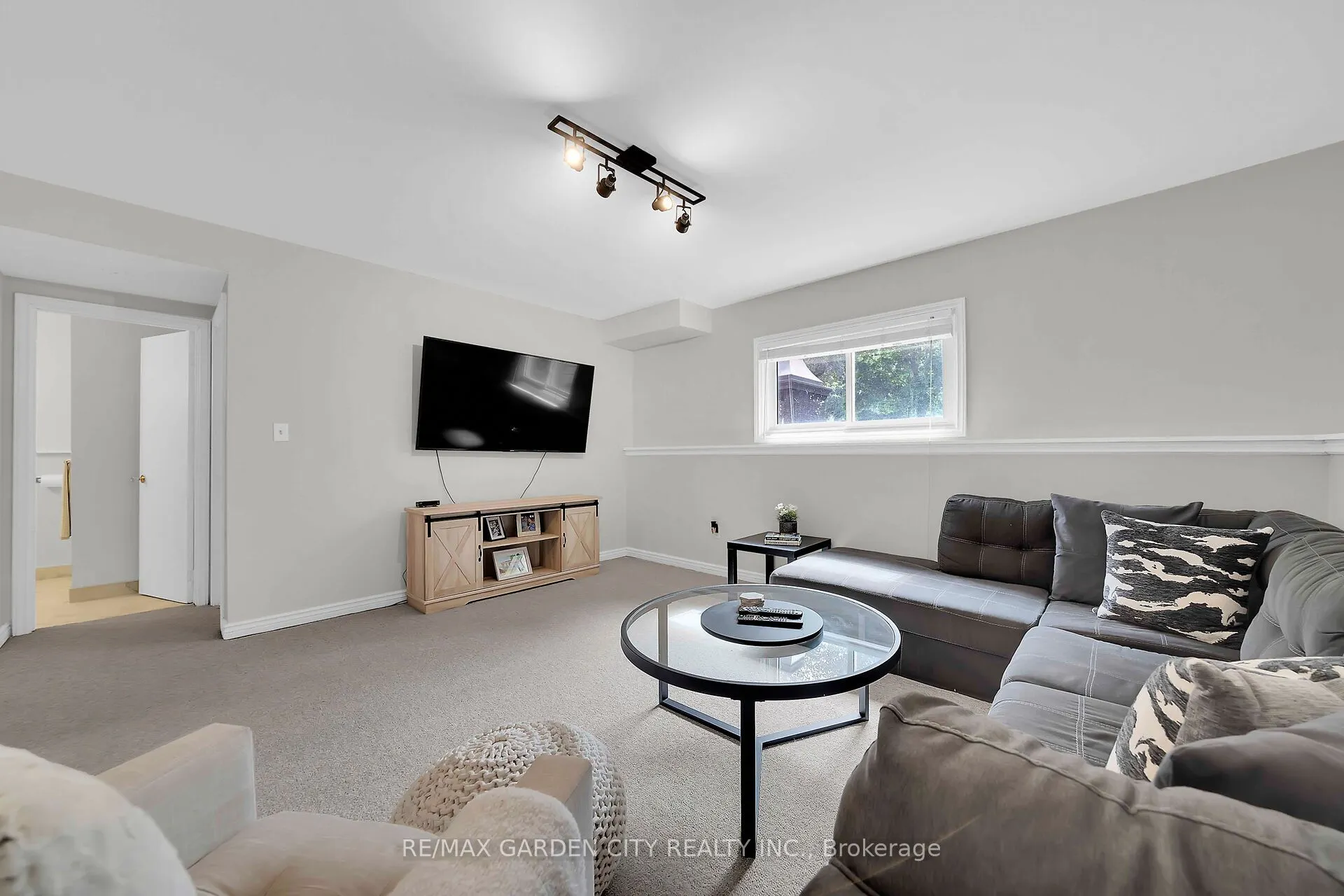 41 SANDRA Crescent
