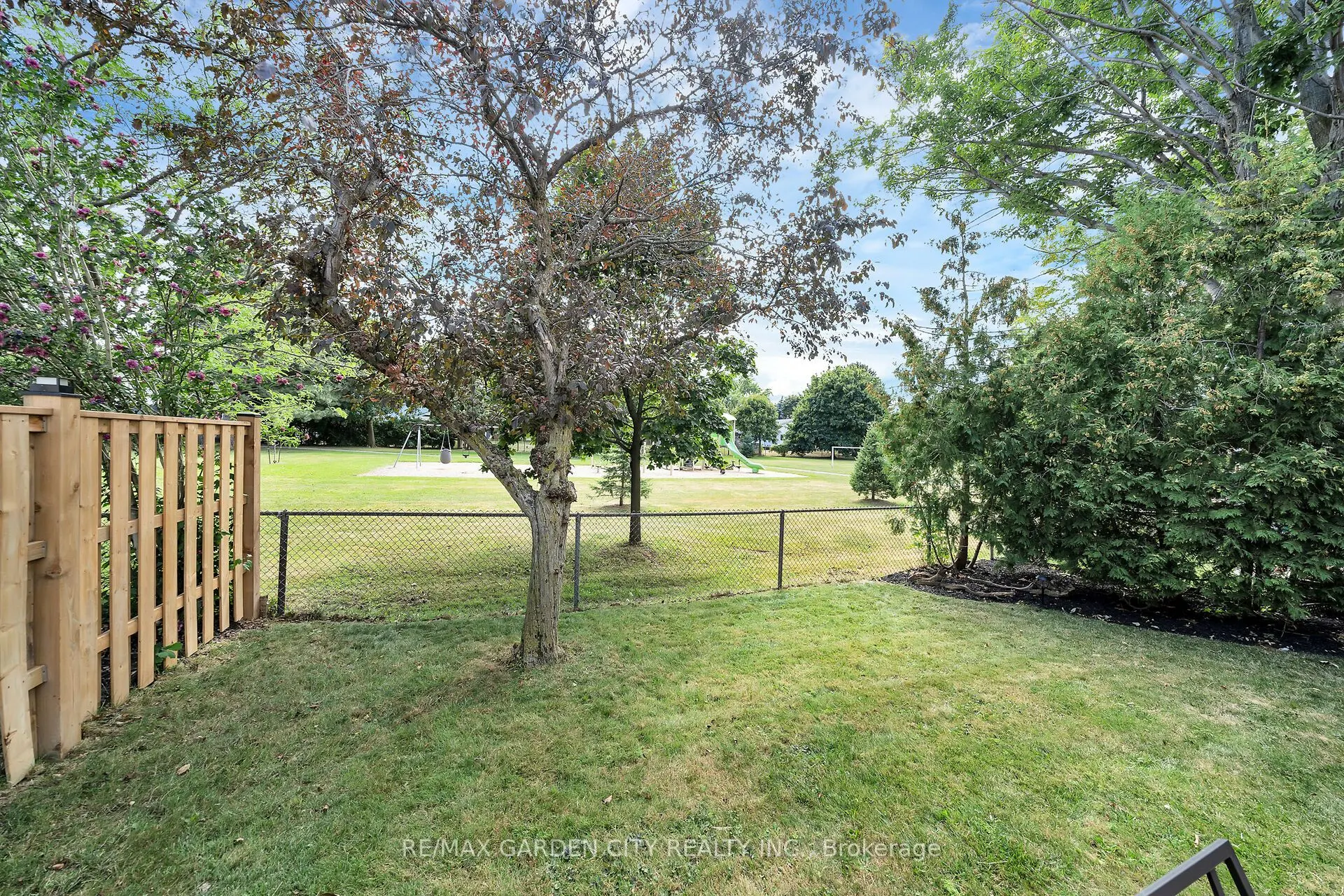 41 SANDRA Crescent