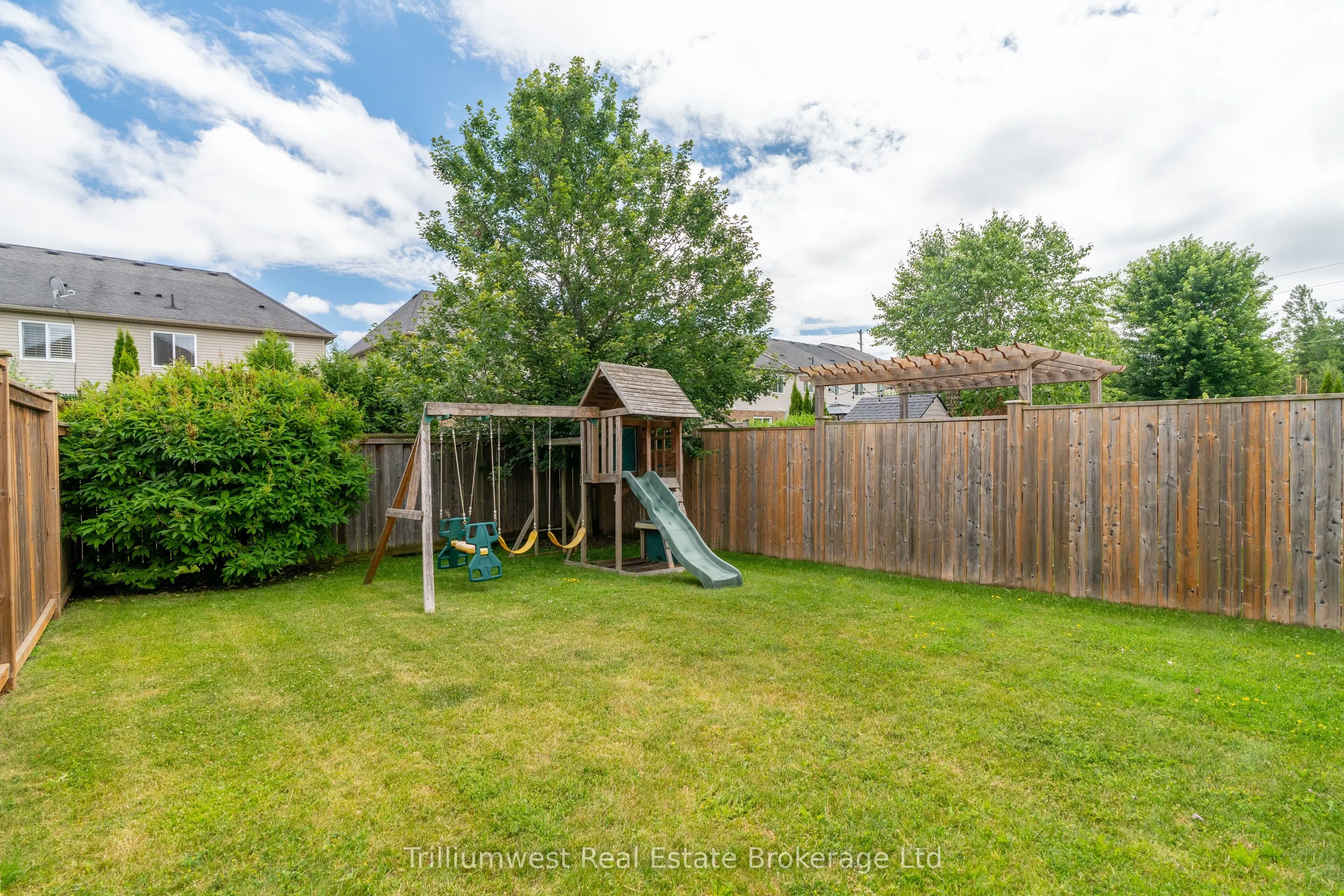 210 Couling Crescent
