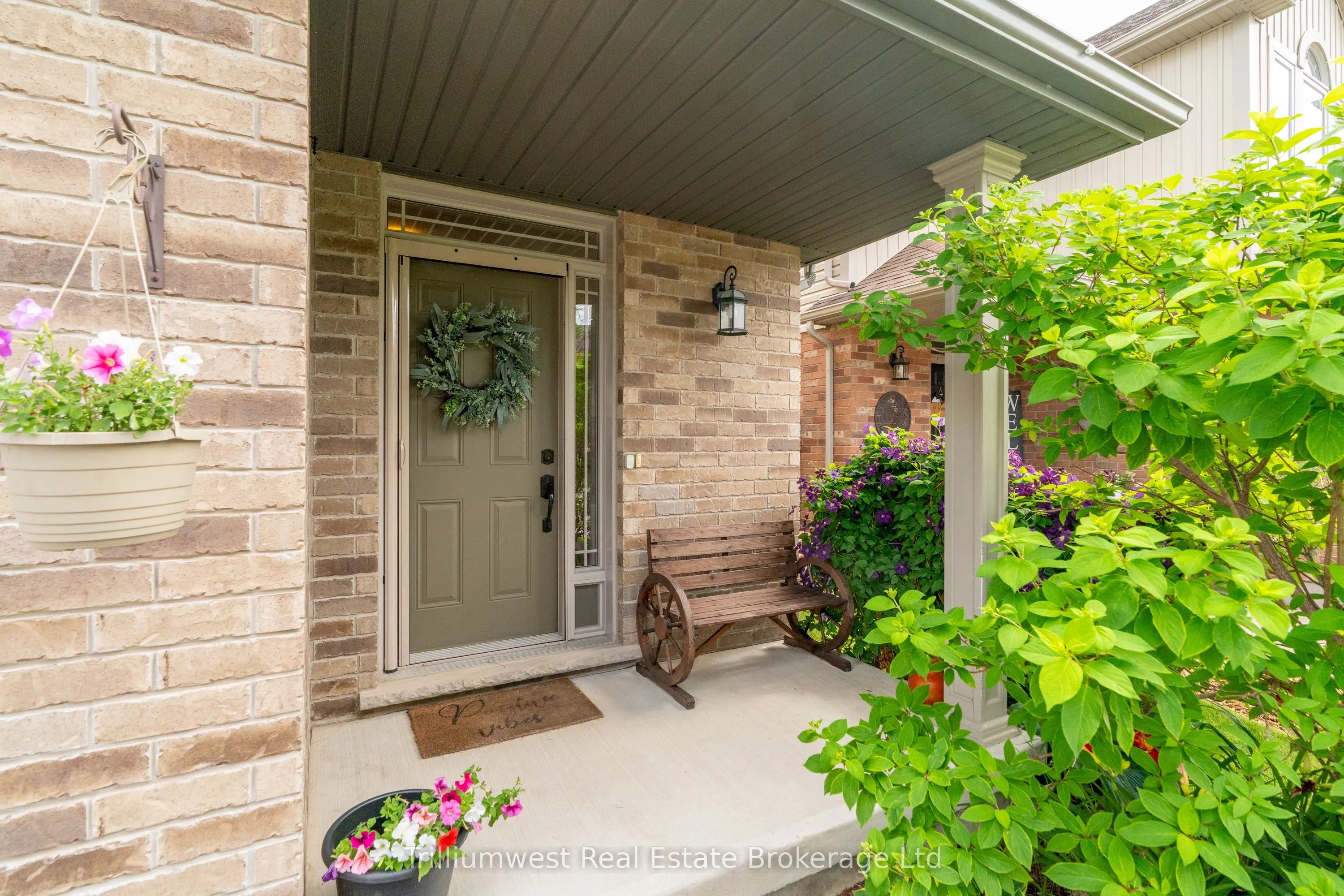 210 Couling Crescent