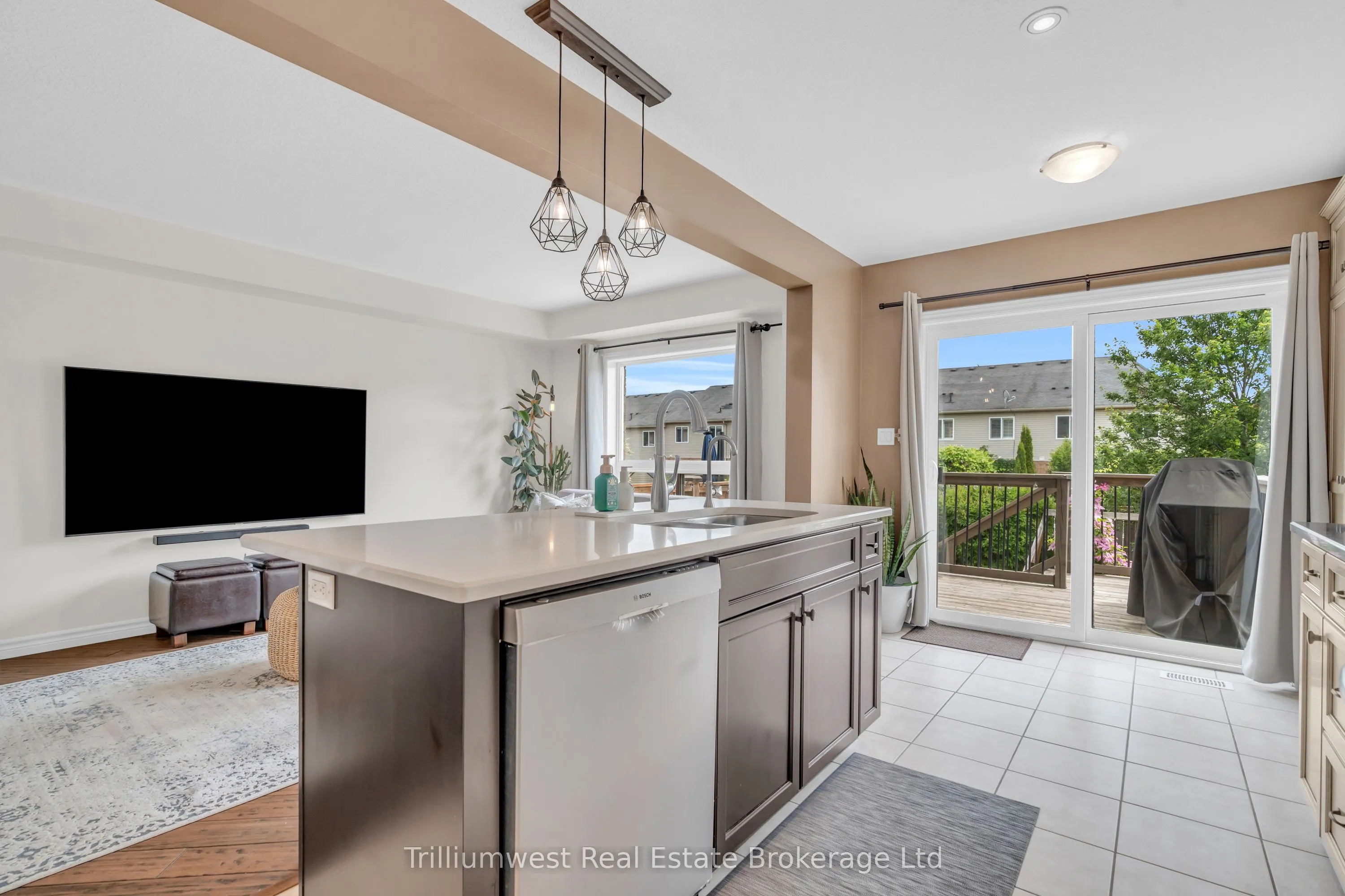 210 Couling Crescent