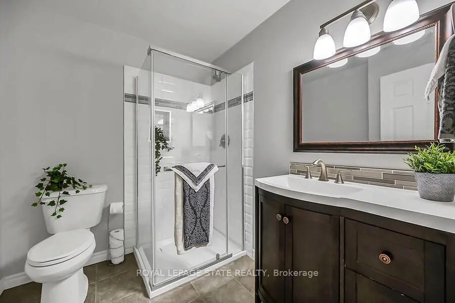 6 Niagara Street, #204