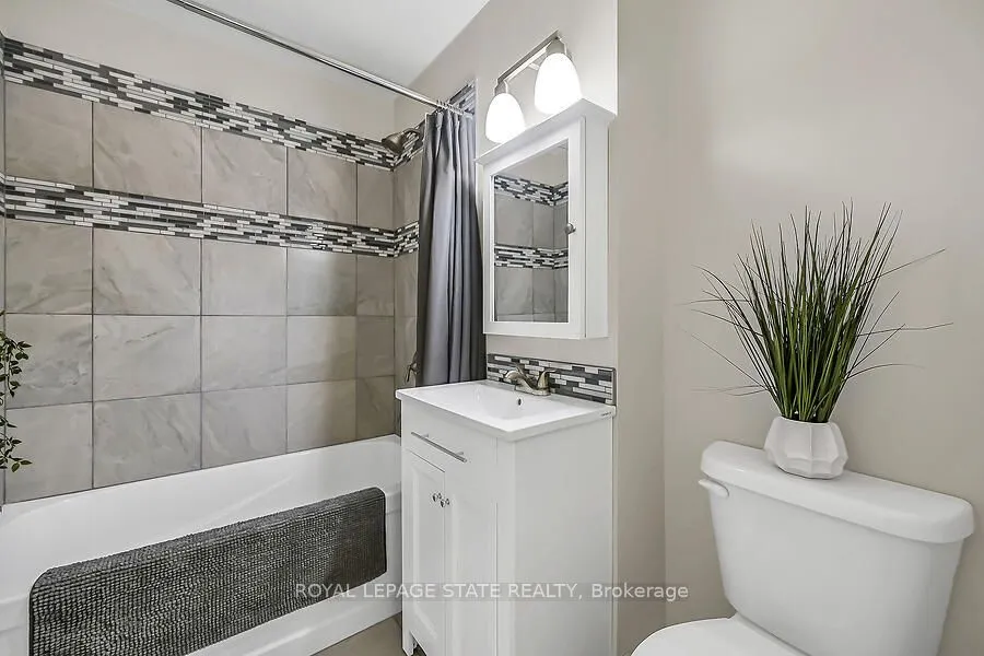 6 Niagara Street, #204