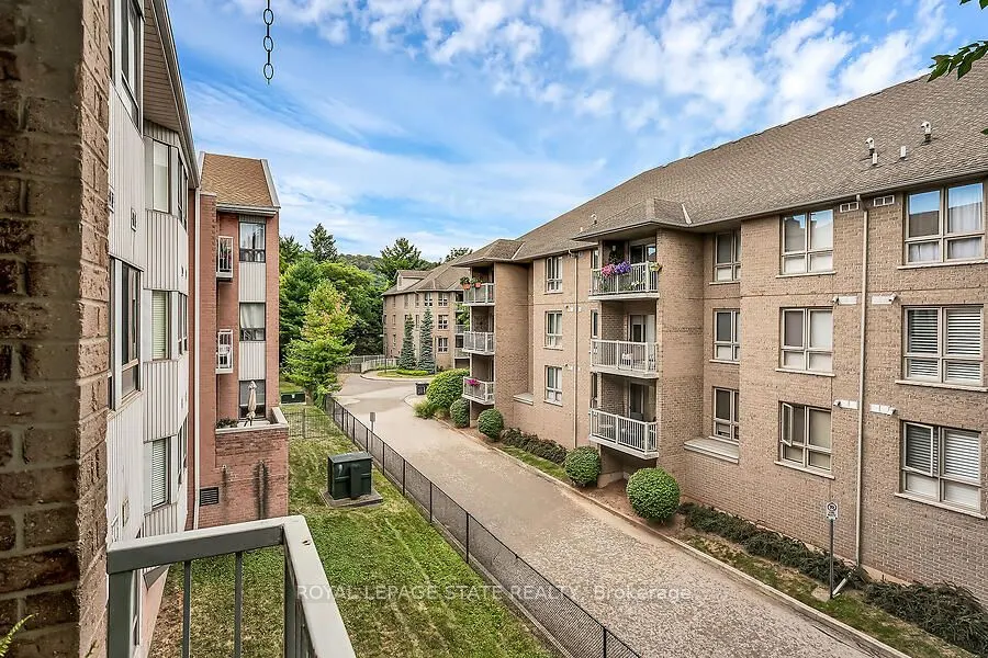 6 Niagara Street, #204