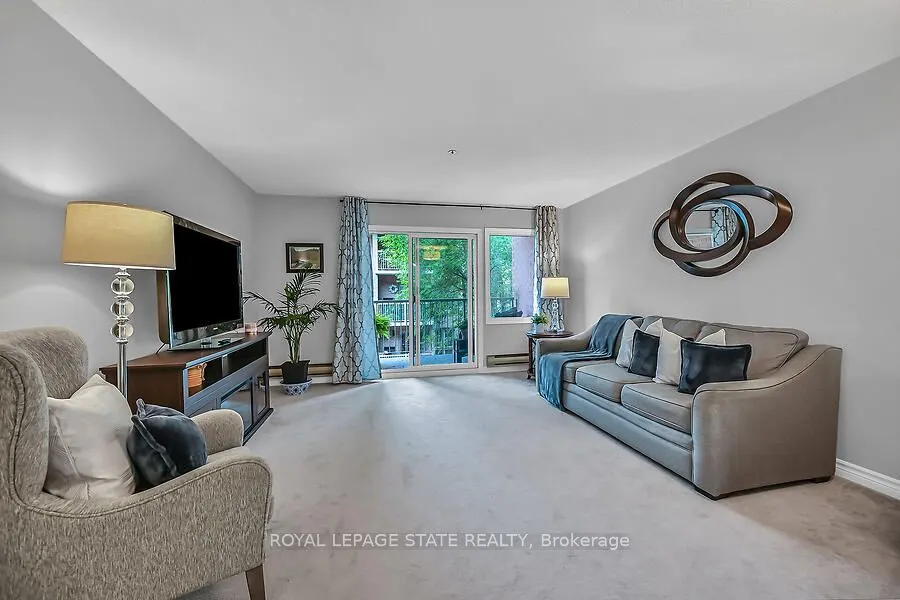 6 Niagara Street, #204