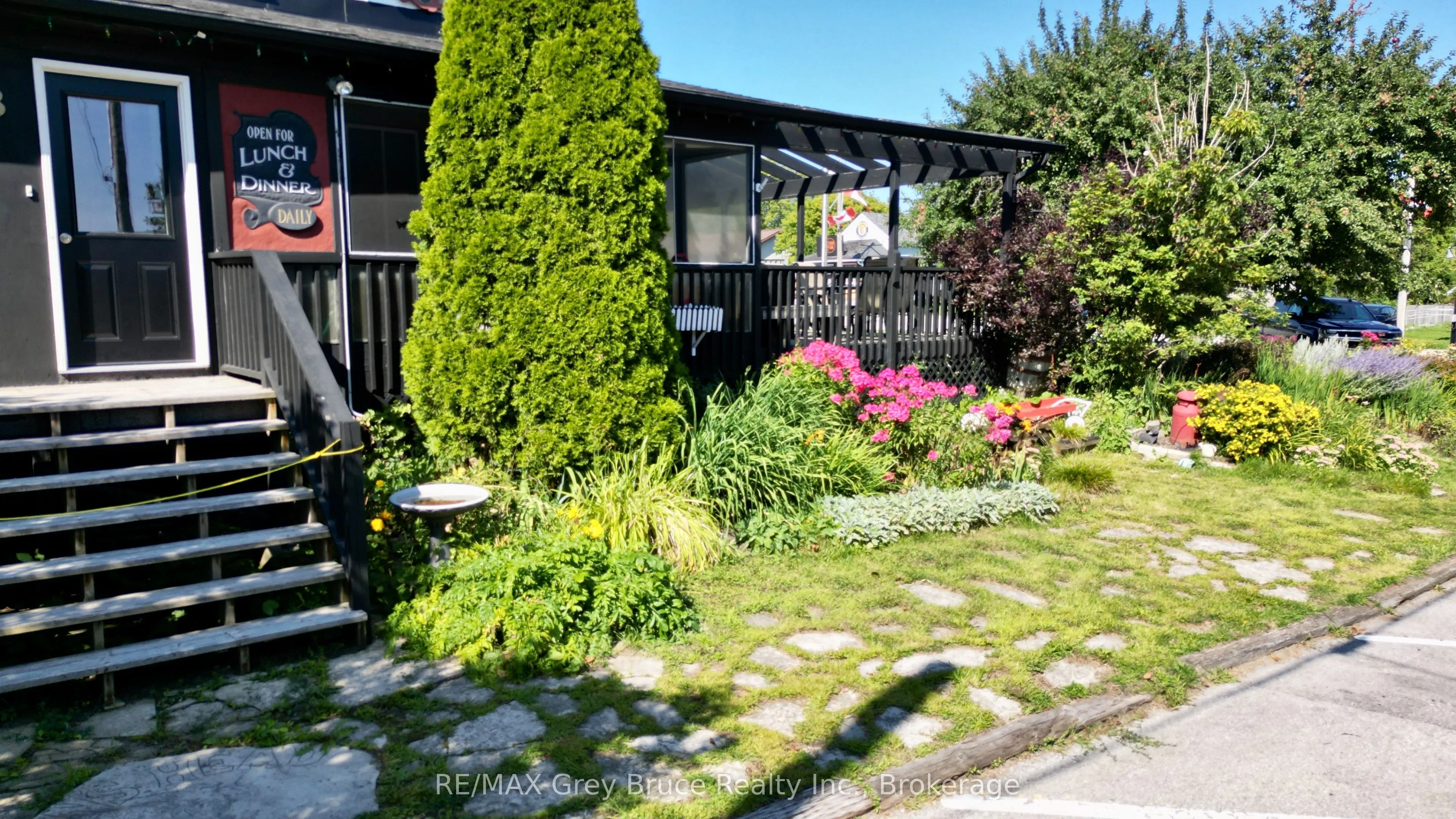 8 Helen Street