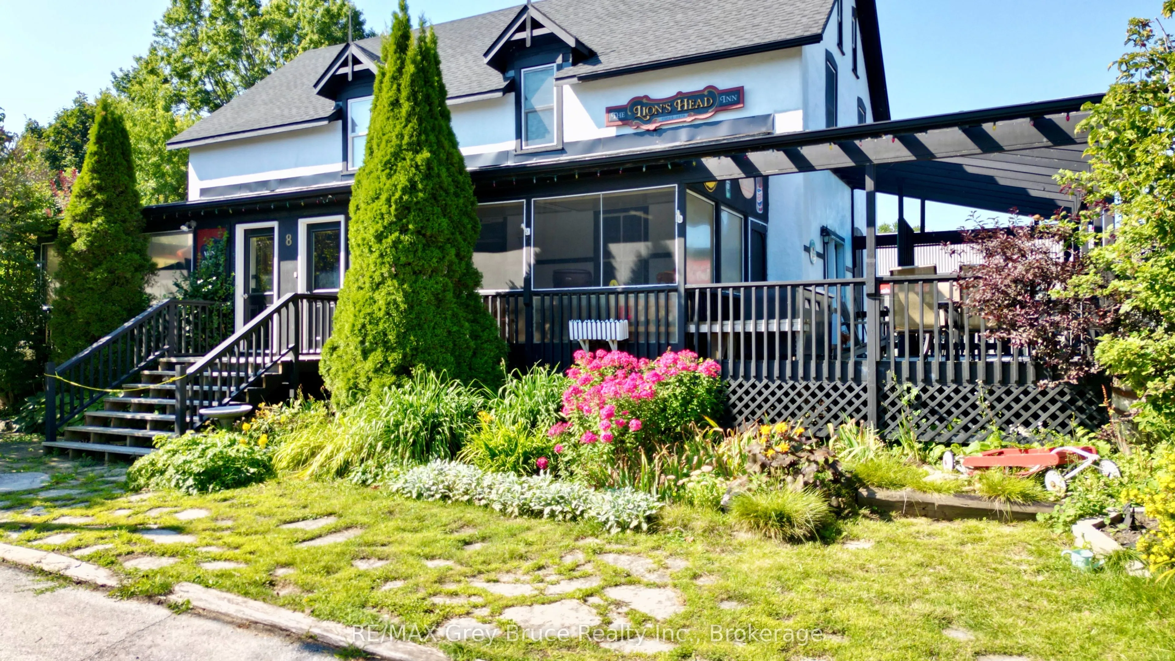 8 Helen Street