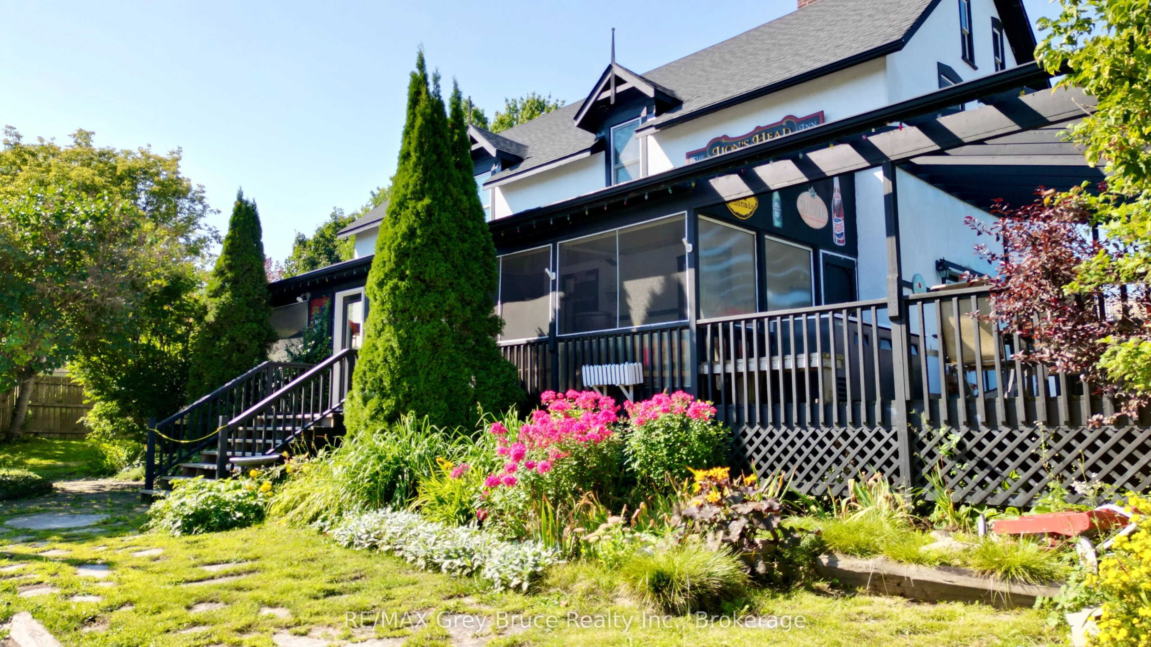 8 Helen Street