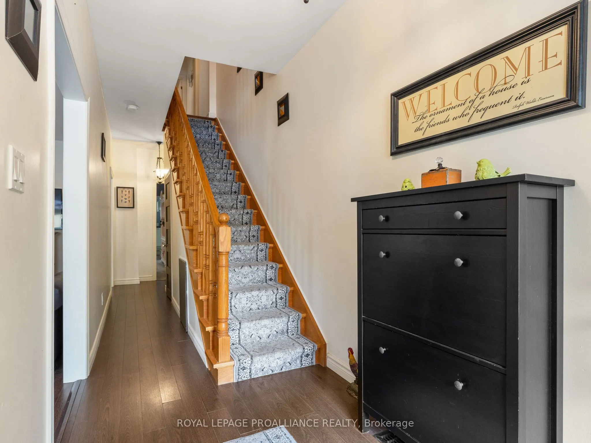 19 Pine Street S