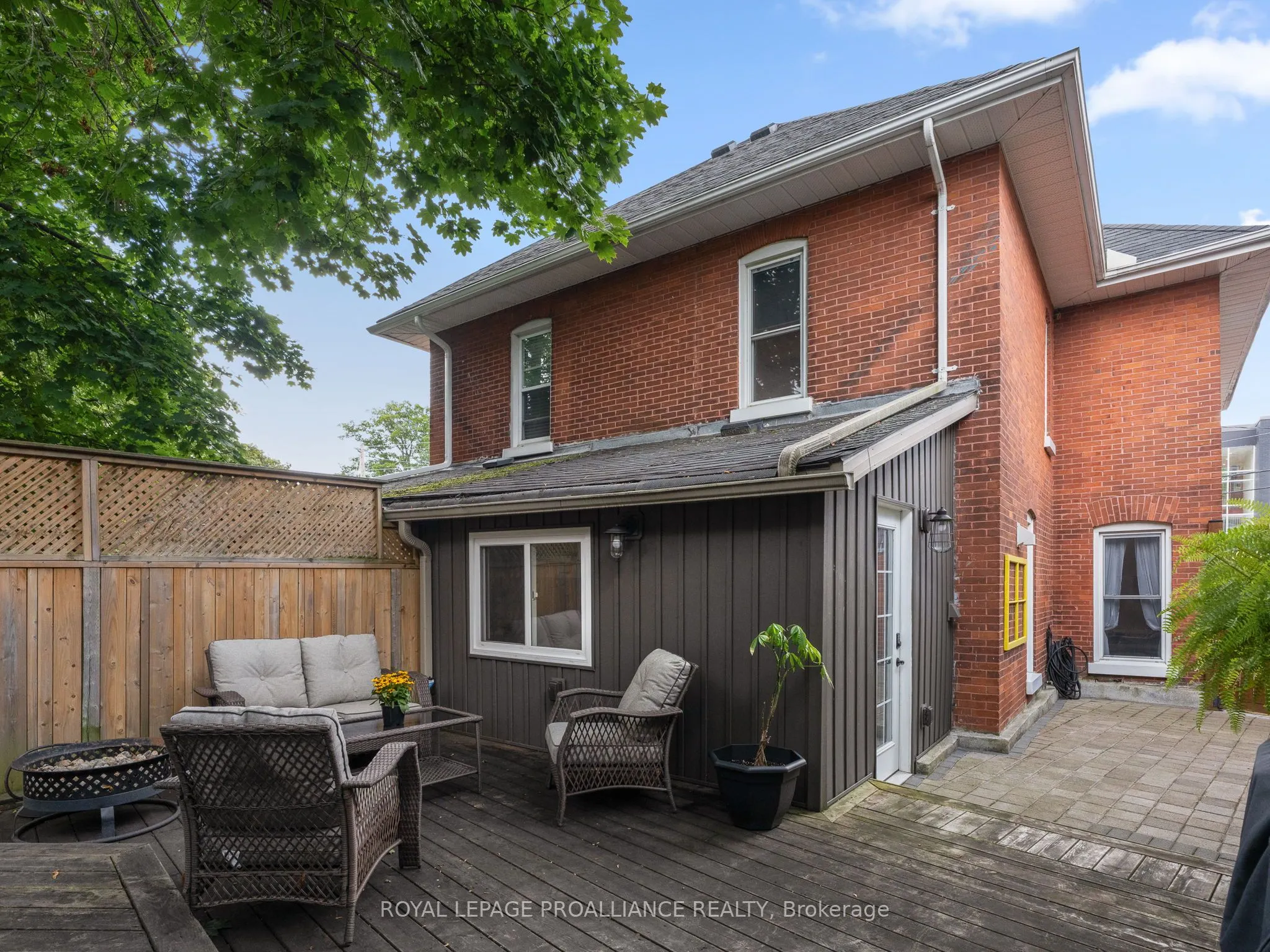 19 Pine Street S
