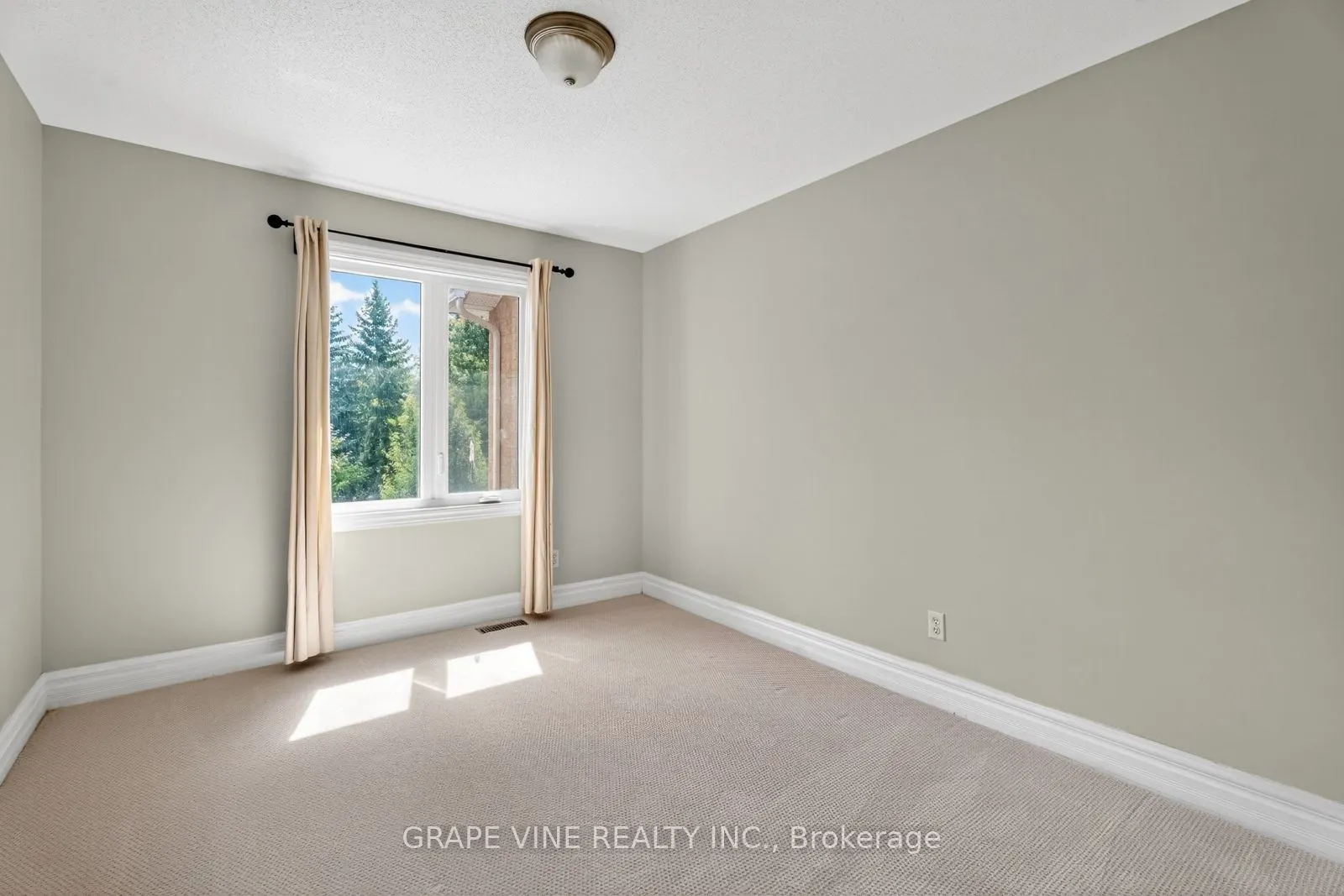 27 Flowertree Crescent