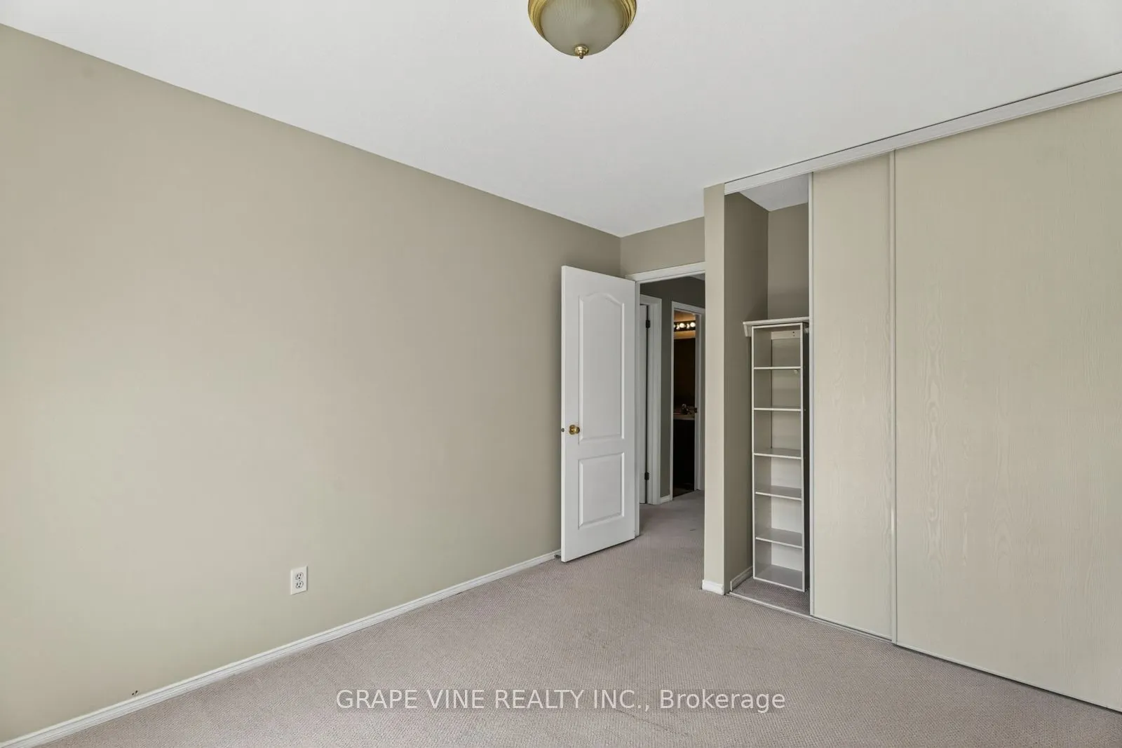 27 Flowertree Crescent