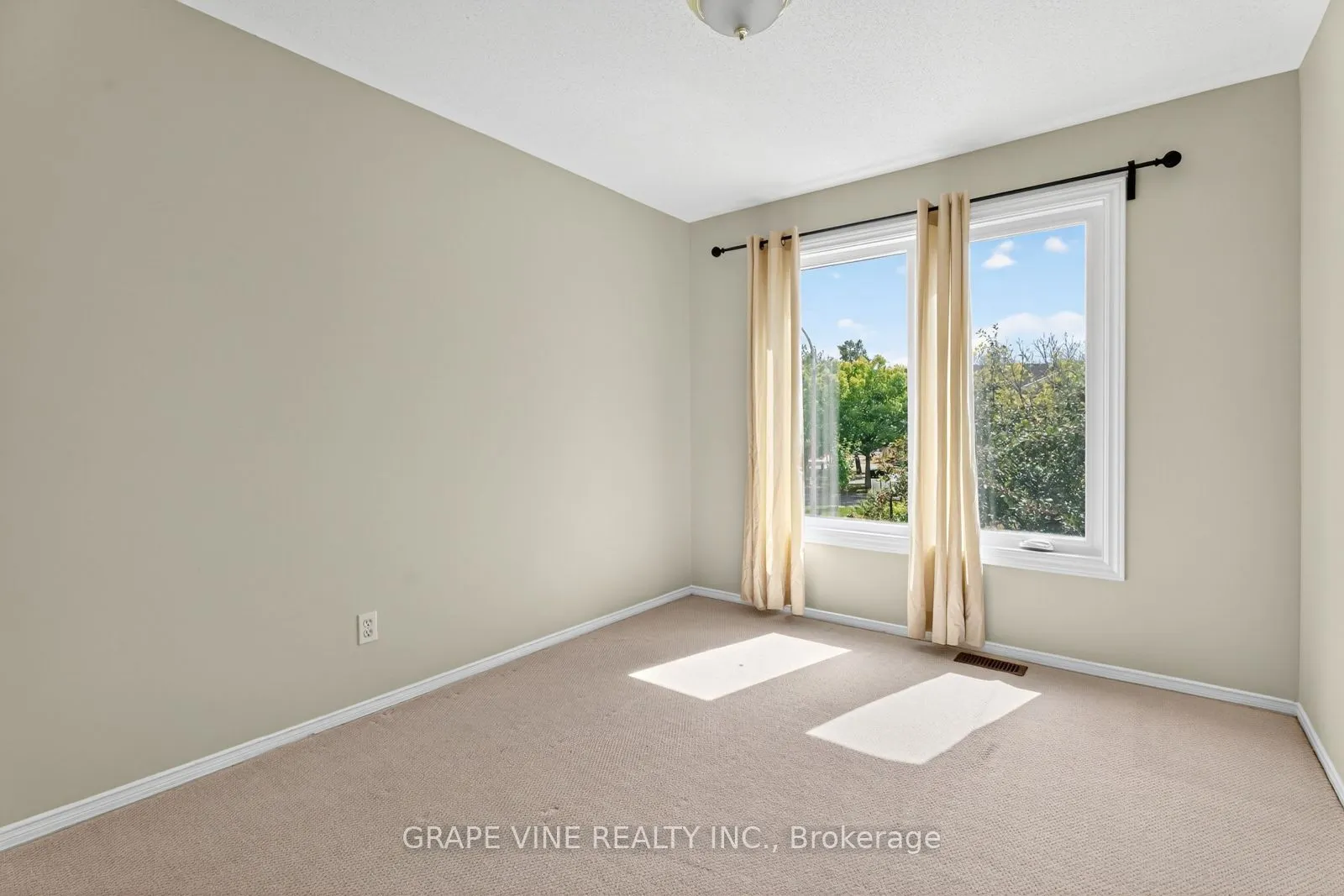 27 Flowertree Crescent