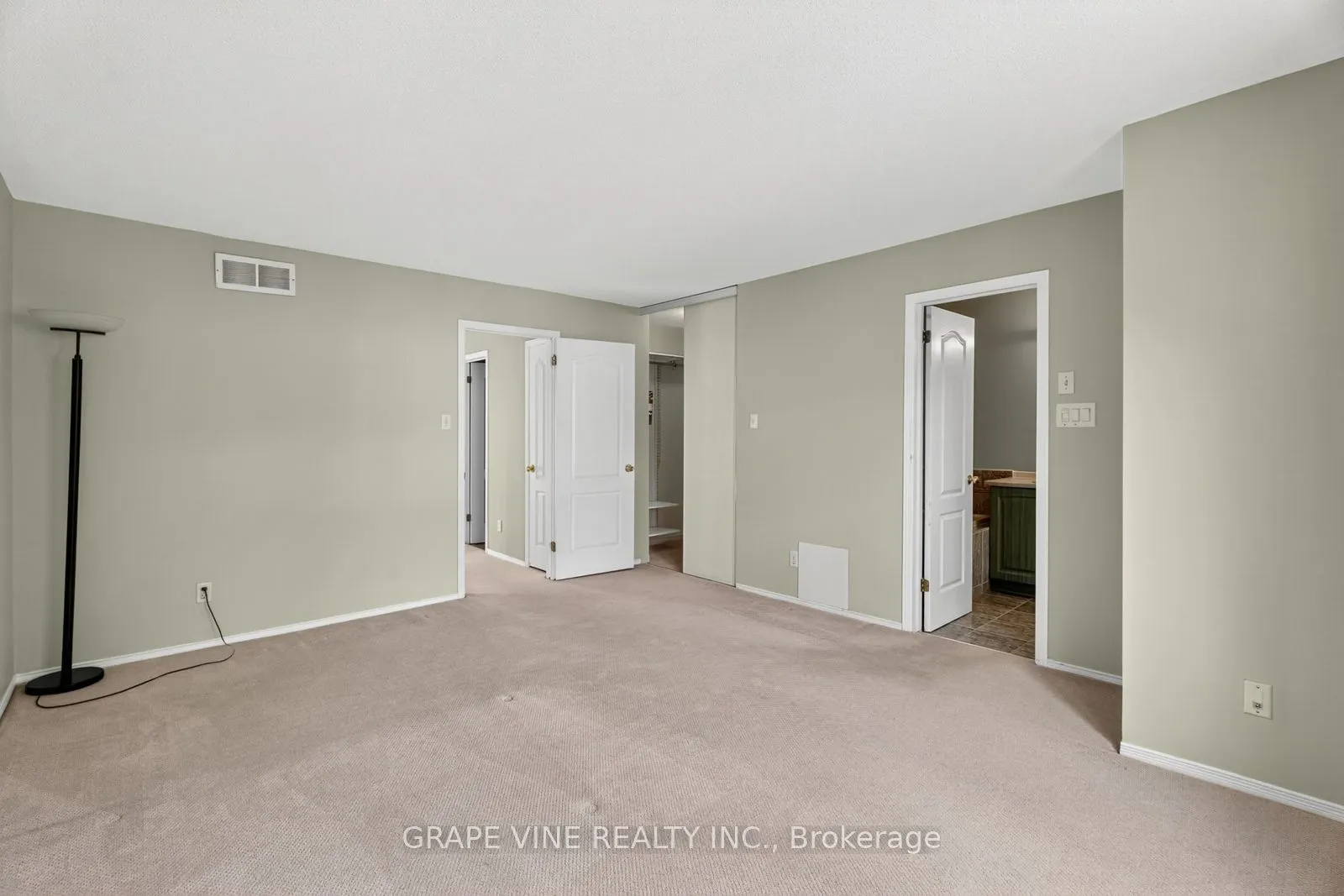 27 Flowertree Crescent