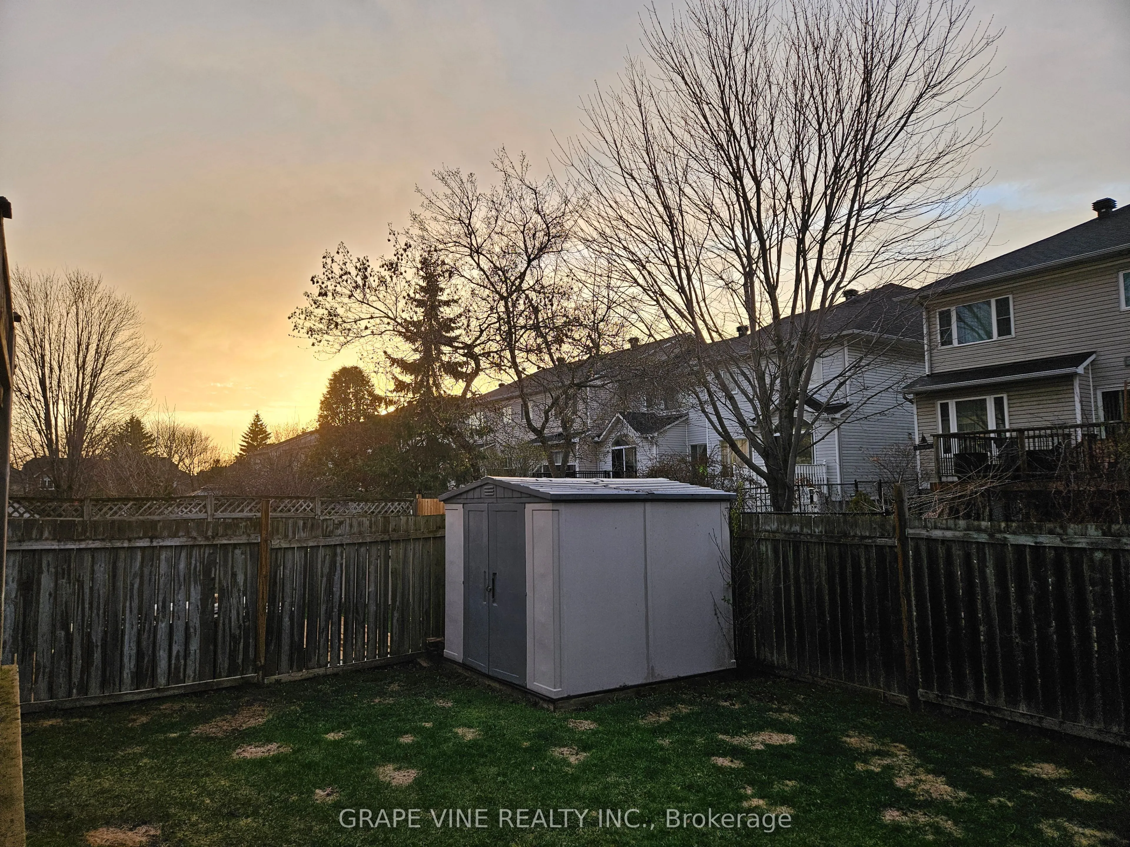 27 Flowertree Crescent