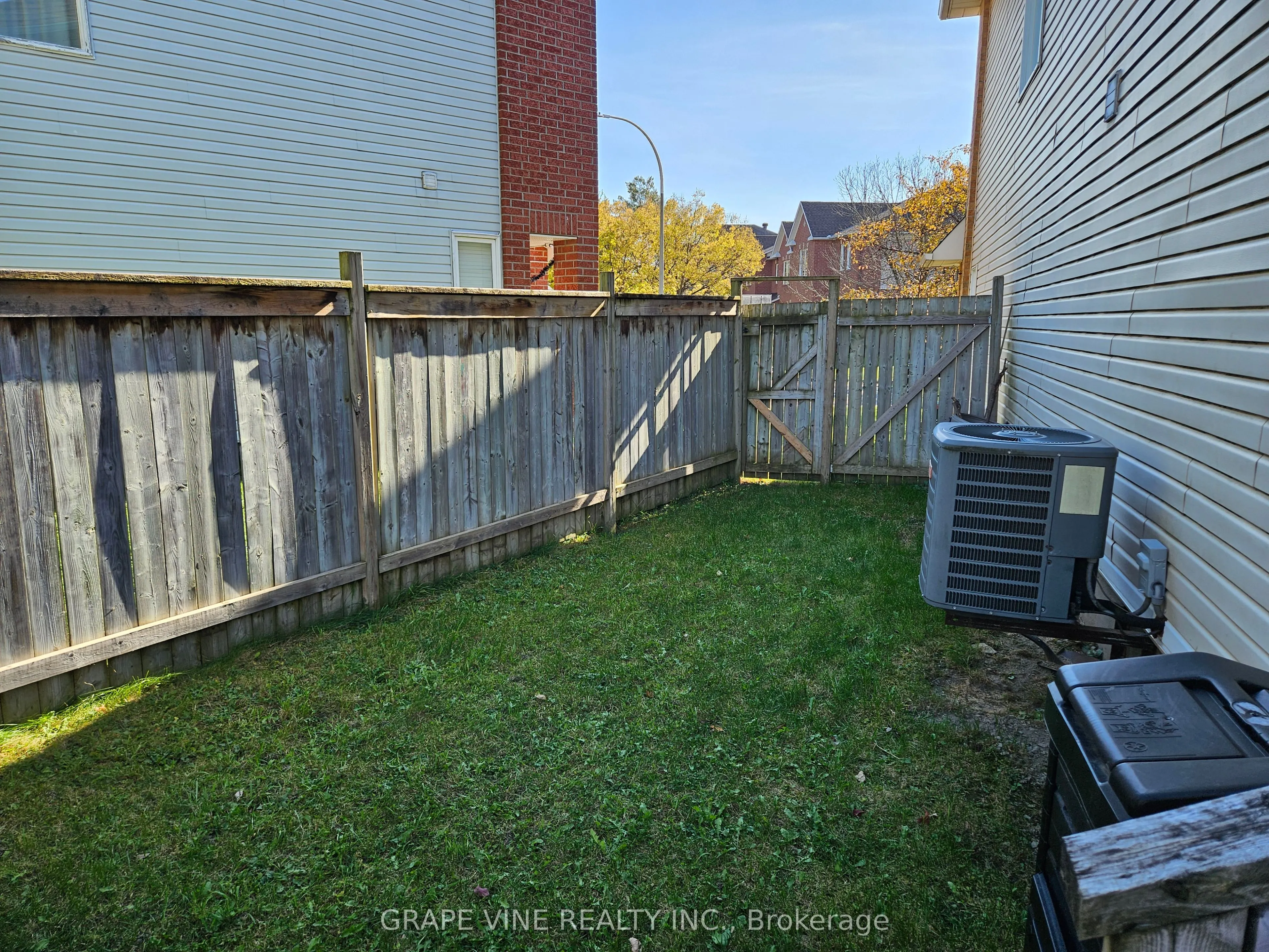 27 Flowertree Crescent