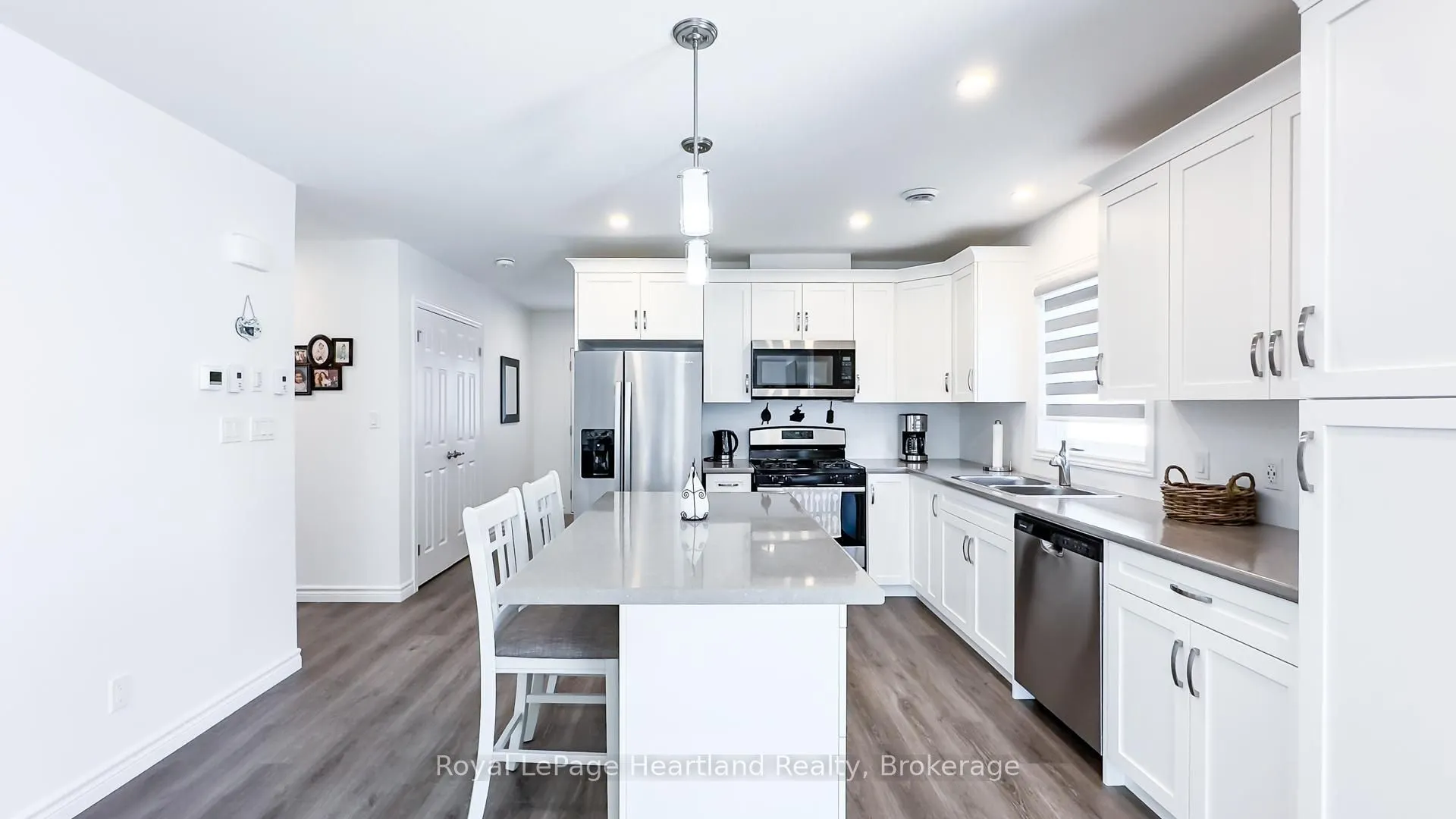 263 LAKE BREEZE Drive