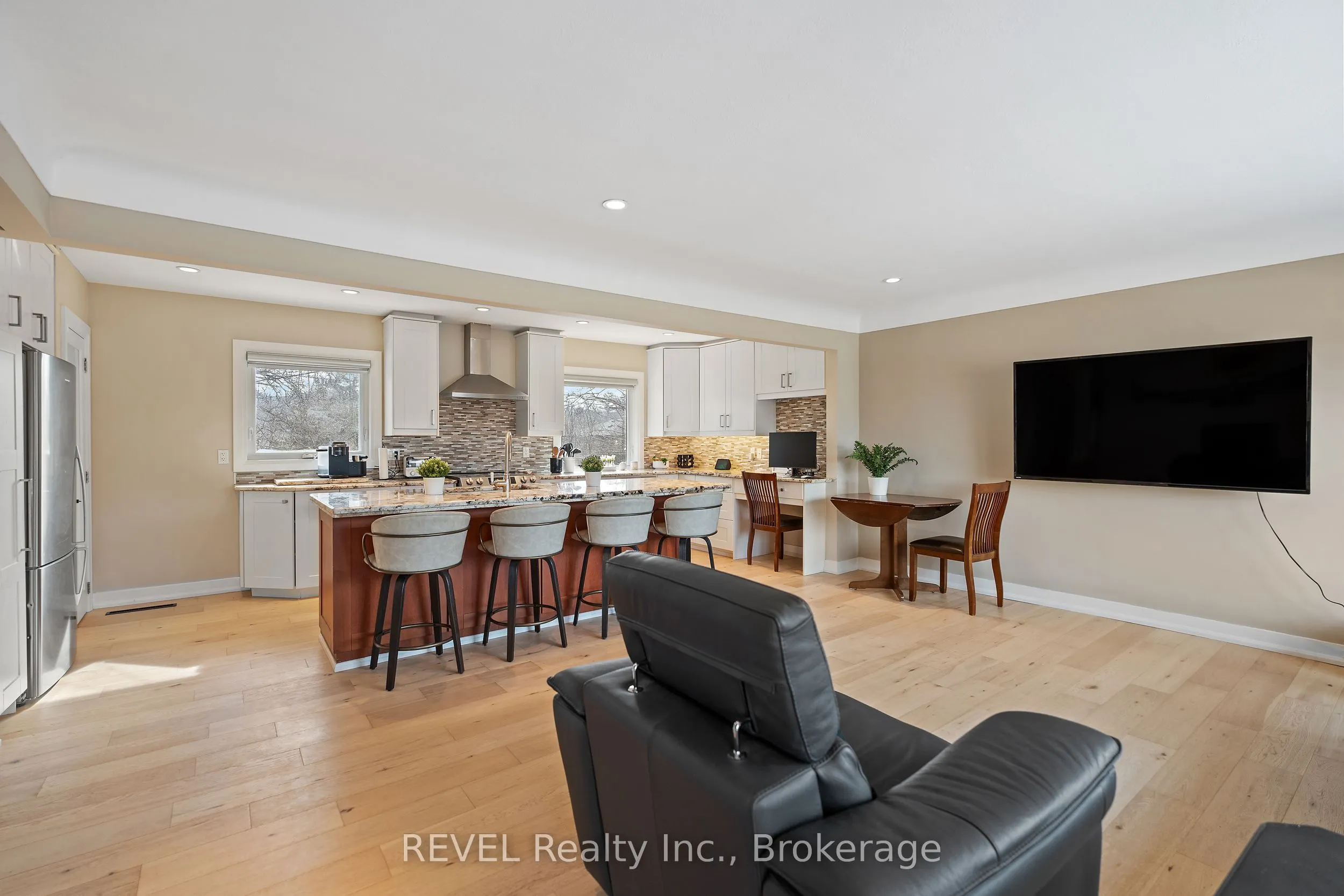 28 Dale Avenue, #1