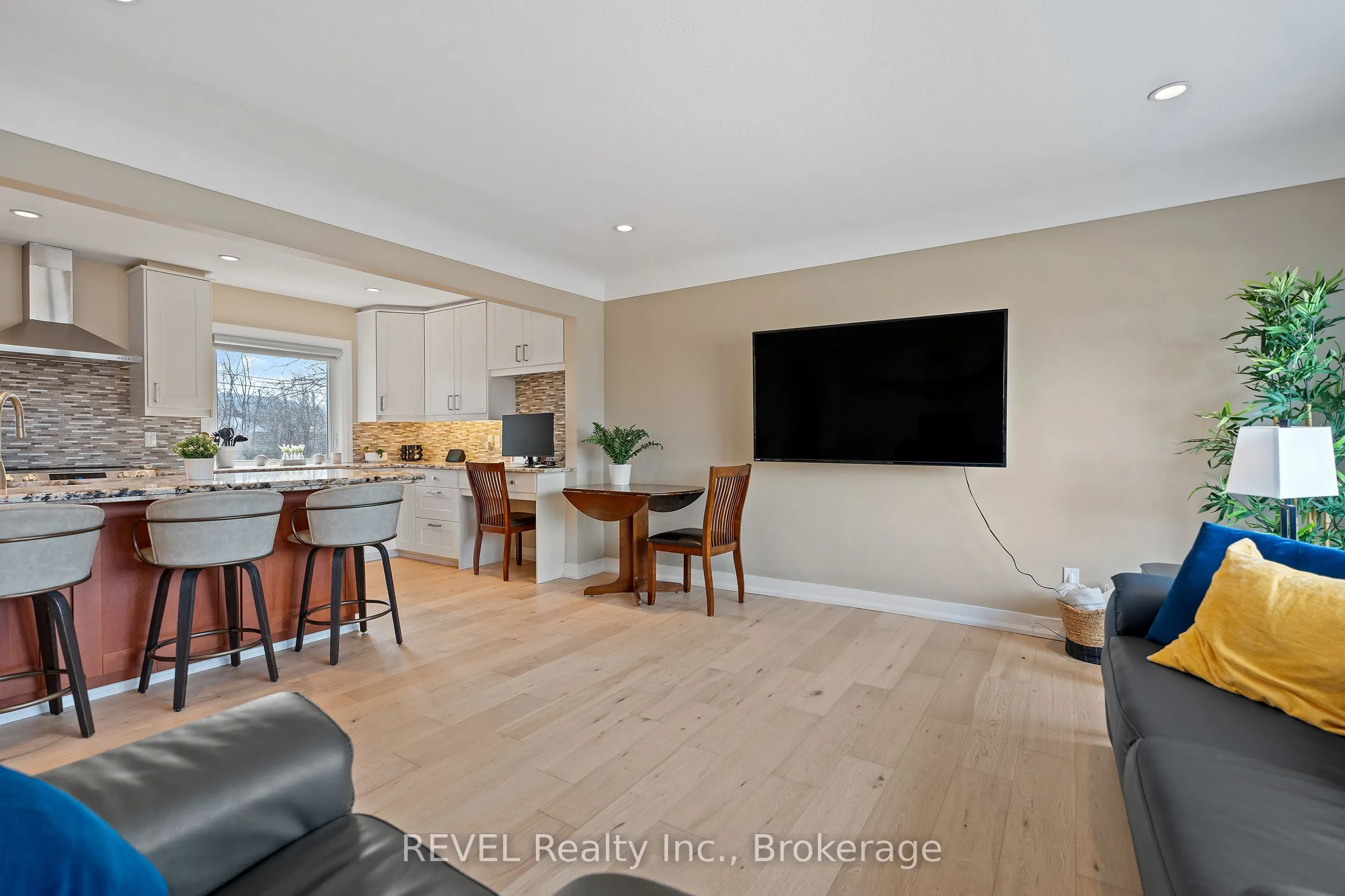 28 Dale Avenue, #1