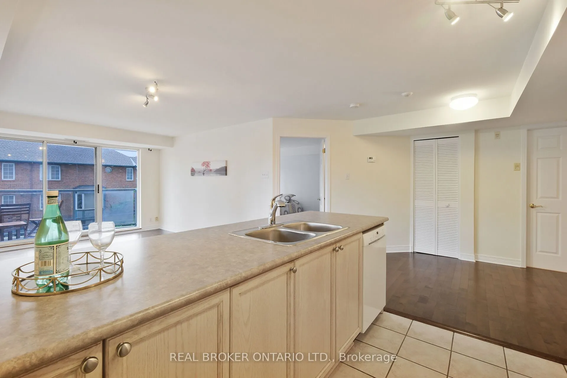 429 Somerset Street W, #306