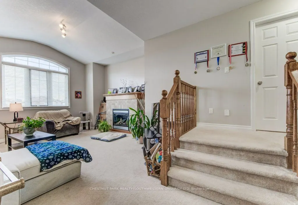 404 Tealby Crescent