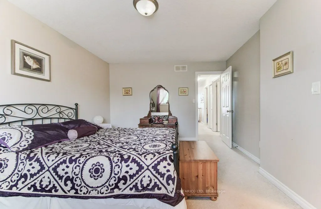 404 Tealby Crescent