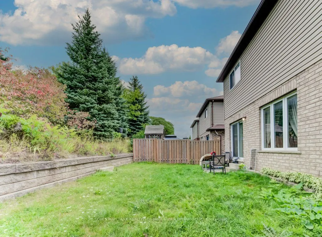 404 Tealby Crescent