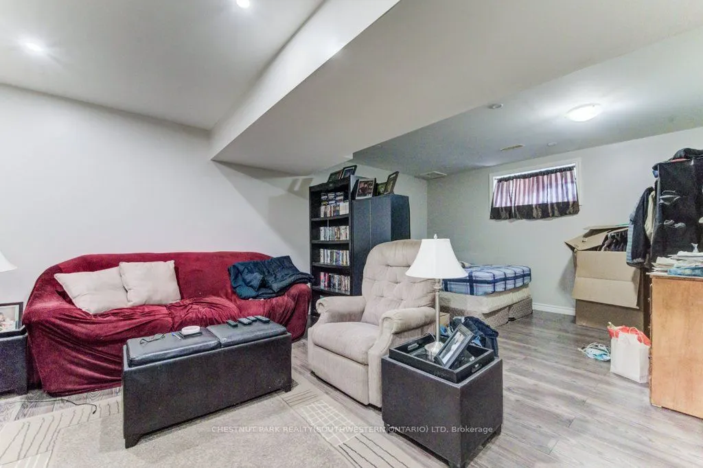 404 Tealby Crescent