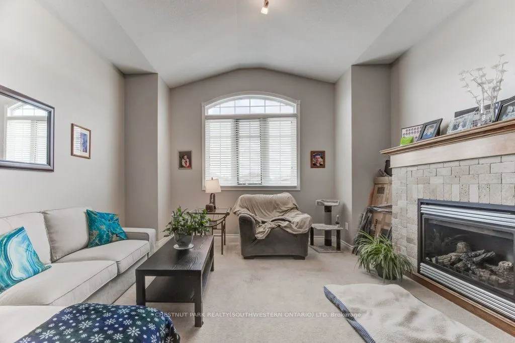 404 Tealby Crescent