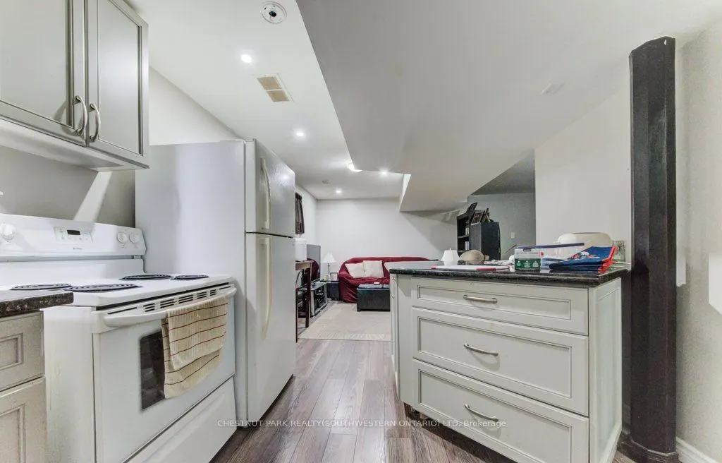404 Tealby Crescent