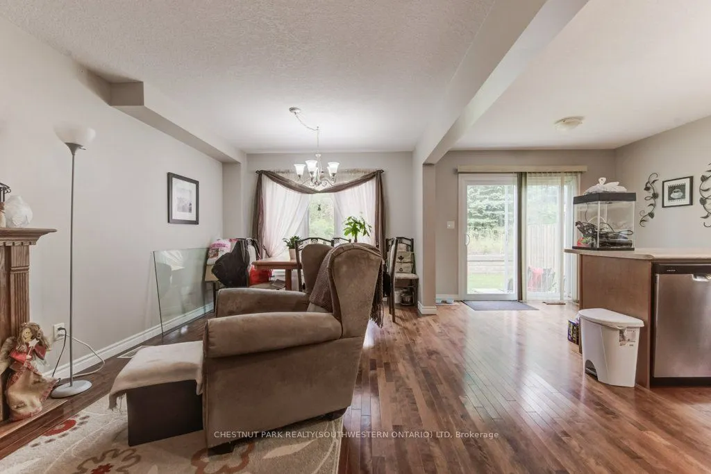 404 Tealby Crescent