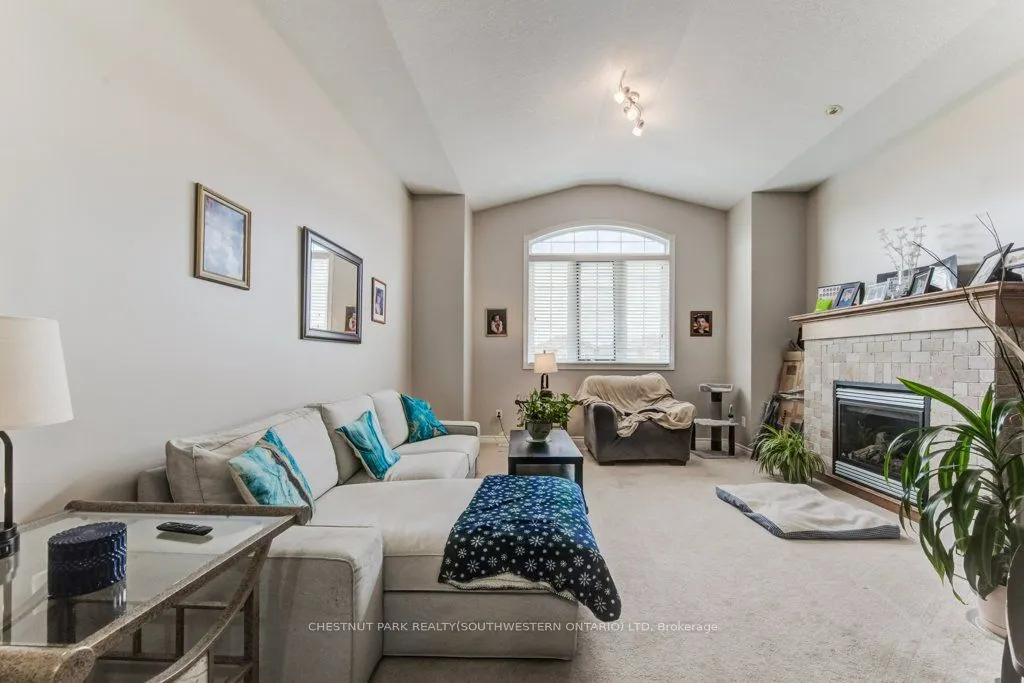 404 Tealby Crescent