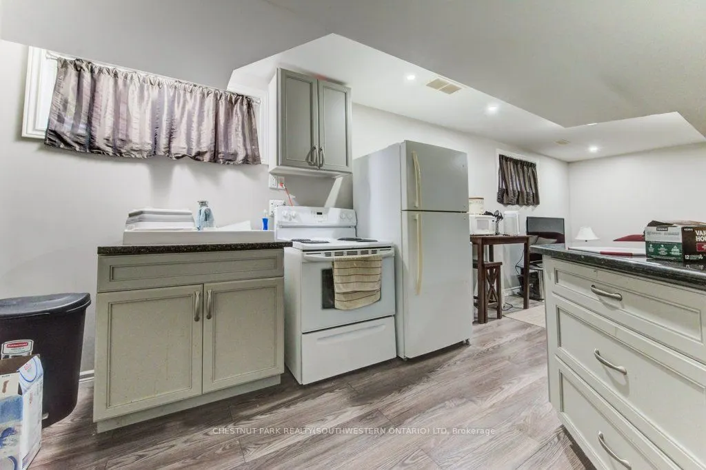 404 Tealby Crescent