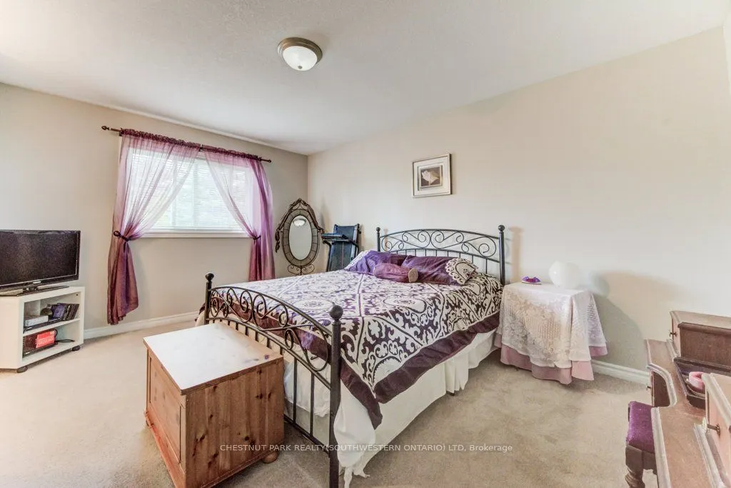 404 Tealby Crescent