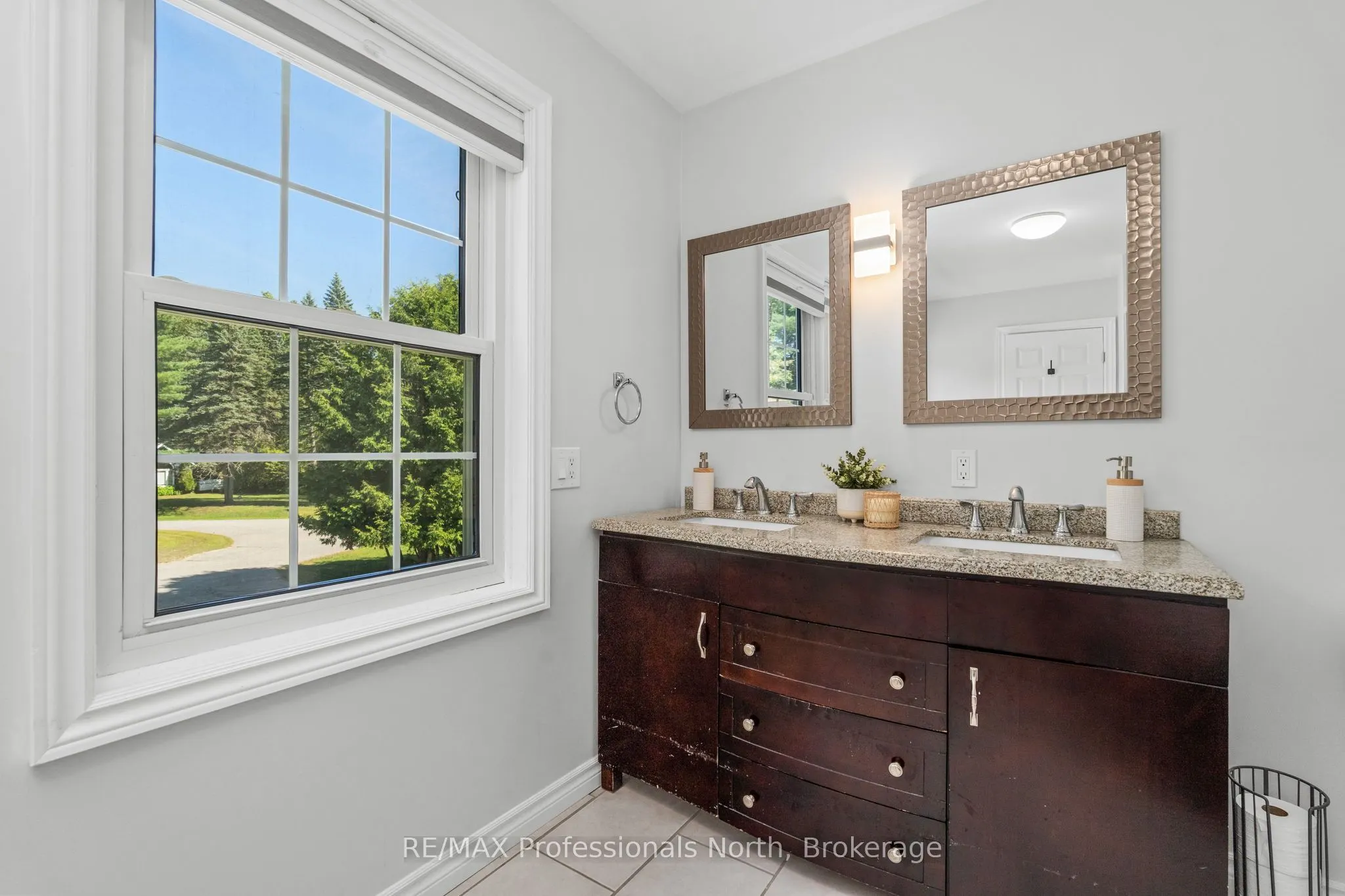 16 Brobst Forest Crescent