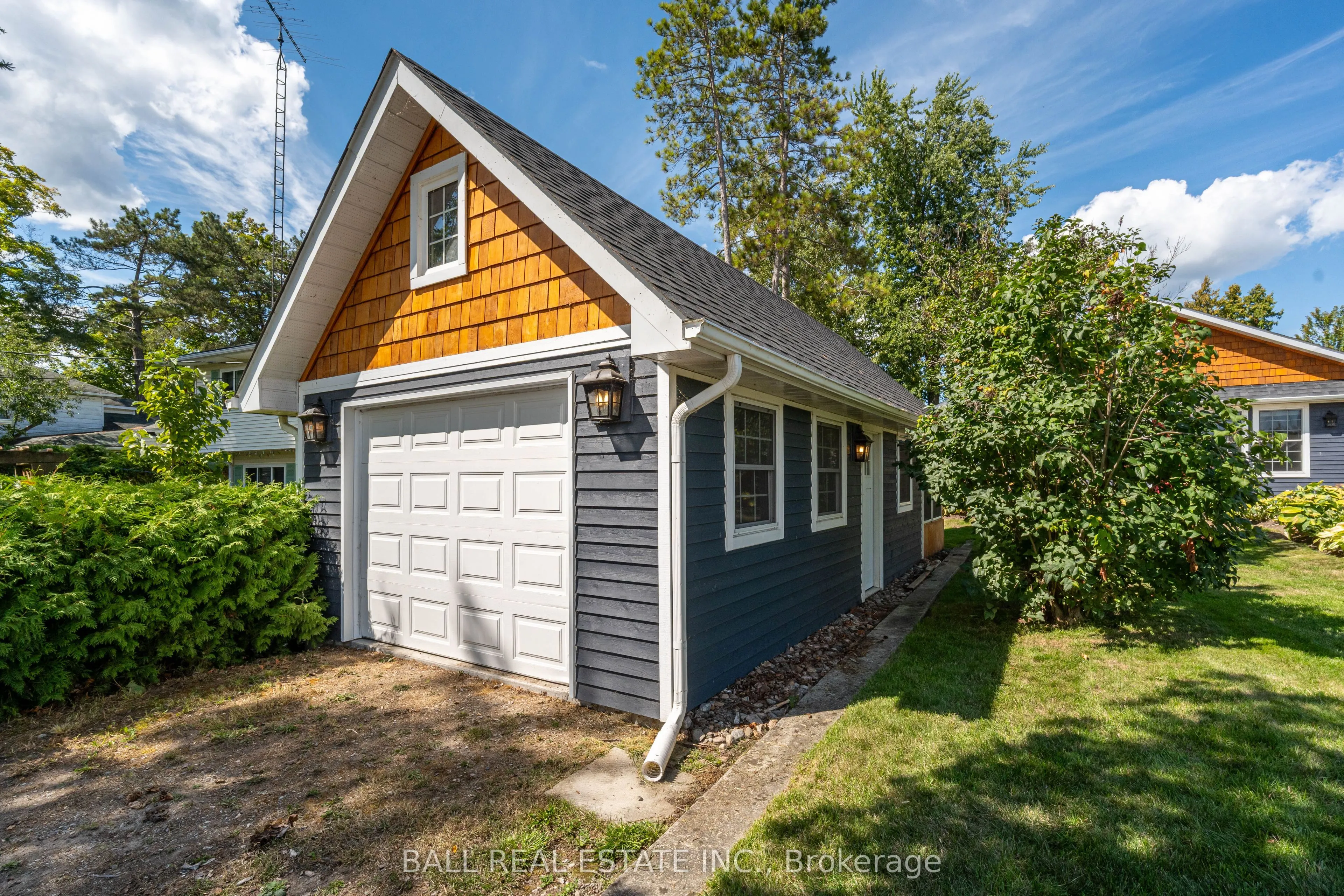 22 Leslie Frost Lane