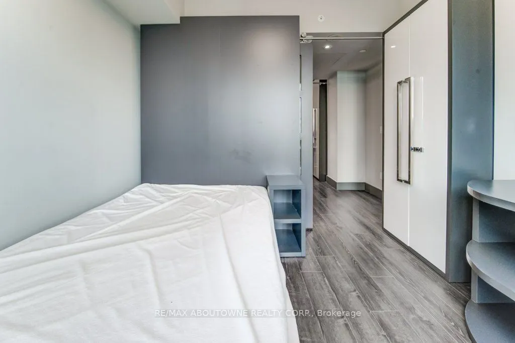 330 Phillip Street, #S-1403