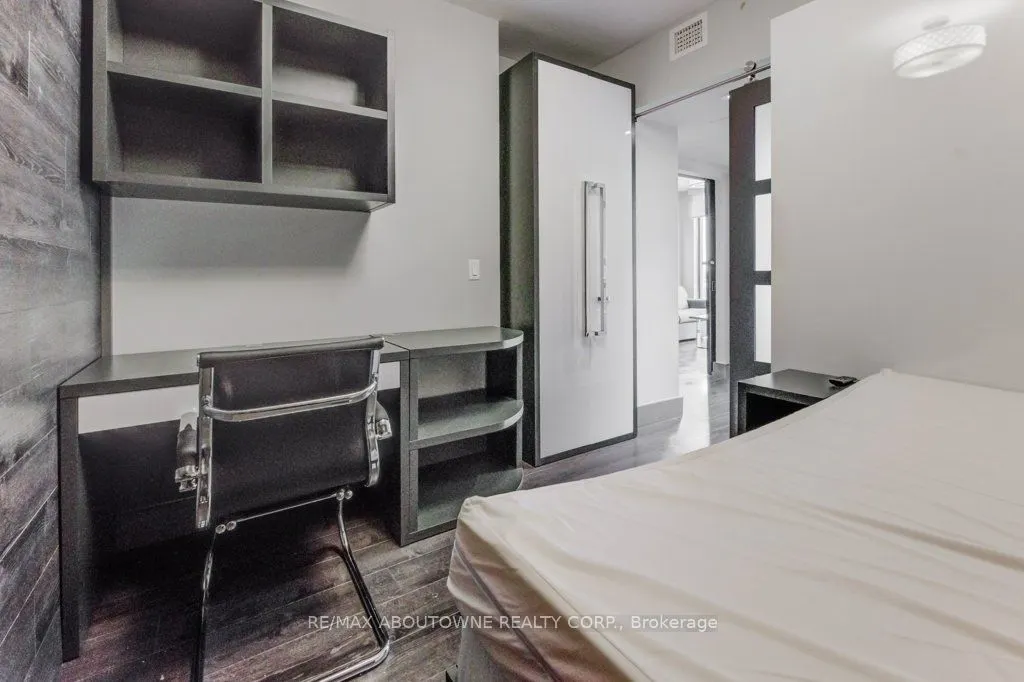 330 Phillip Street, #S-1403