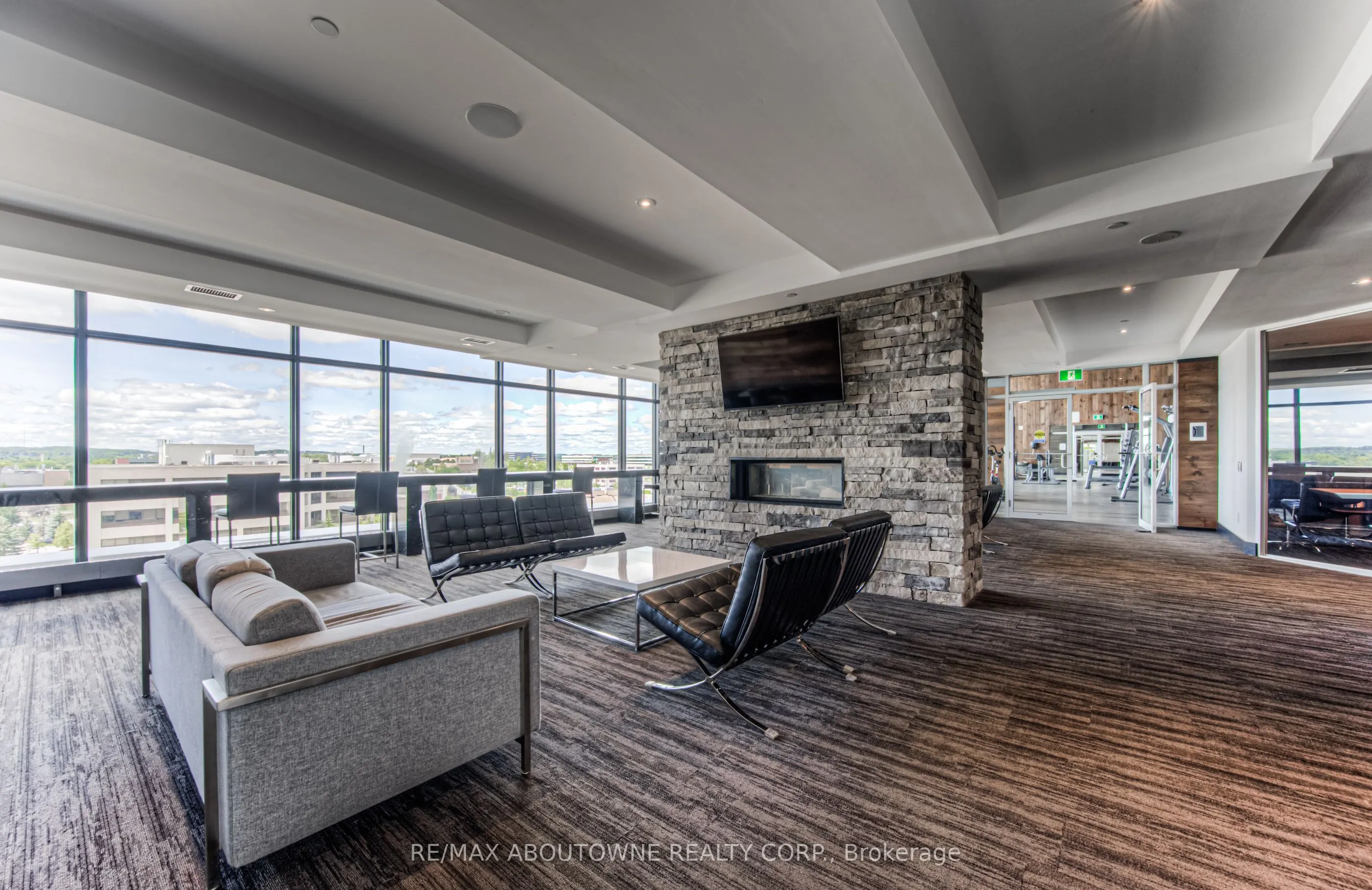 330 Phillip Street, #S-1403