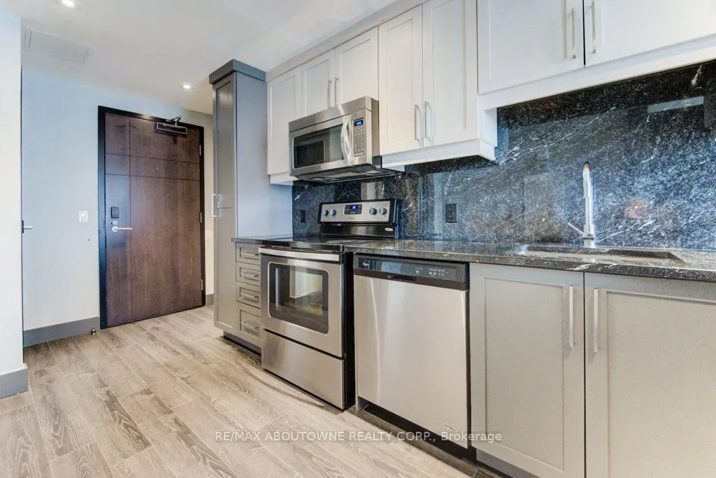 330 Phillip Street, #S-1403