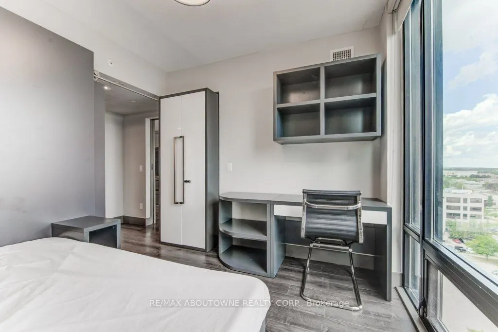 330 Phillip Street, #S-1403